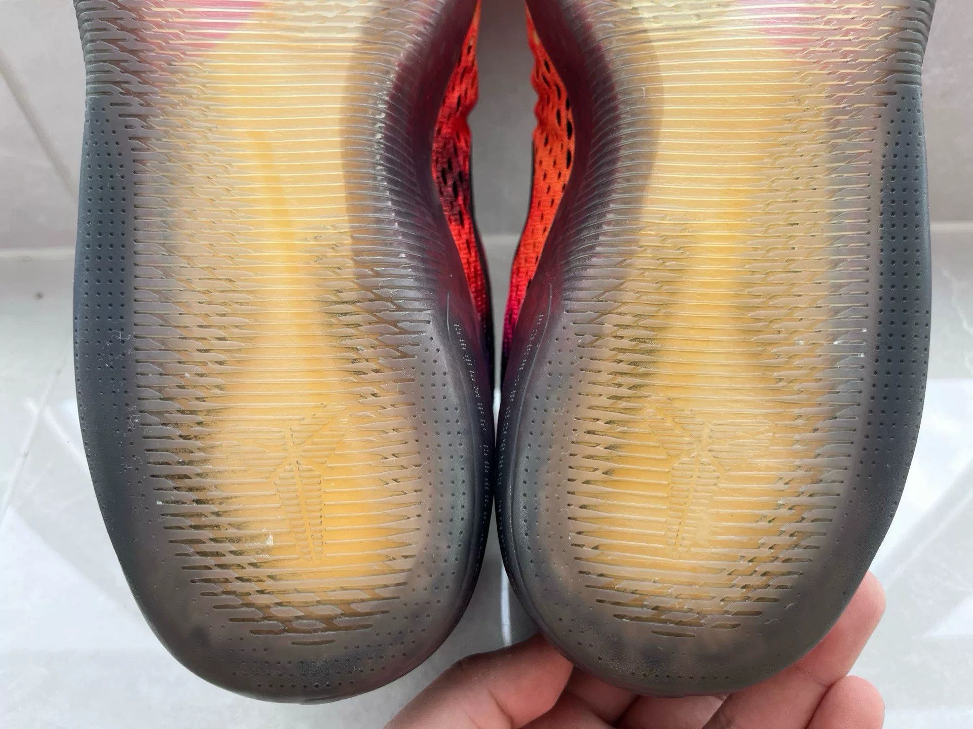 Nike Nike KOBE11 Yellow Lowtop Sneakers 9 Men Size US 9 / EU 42 - 8 Thumbnail