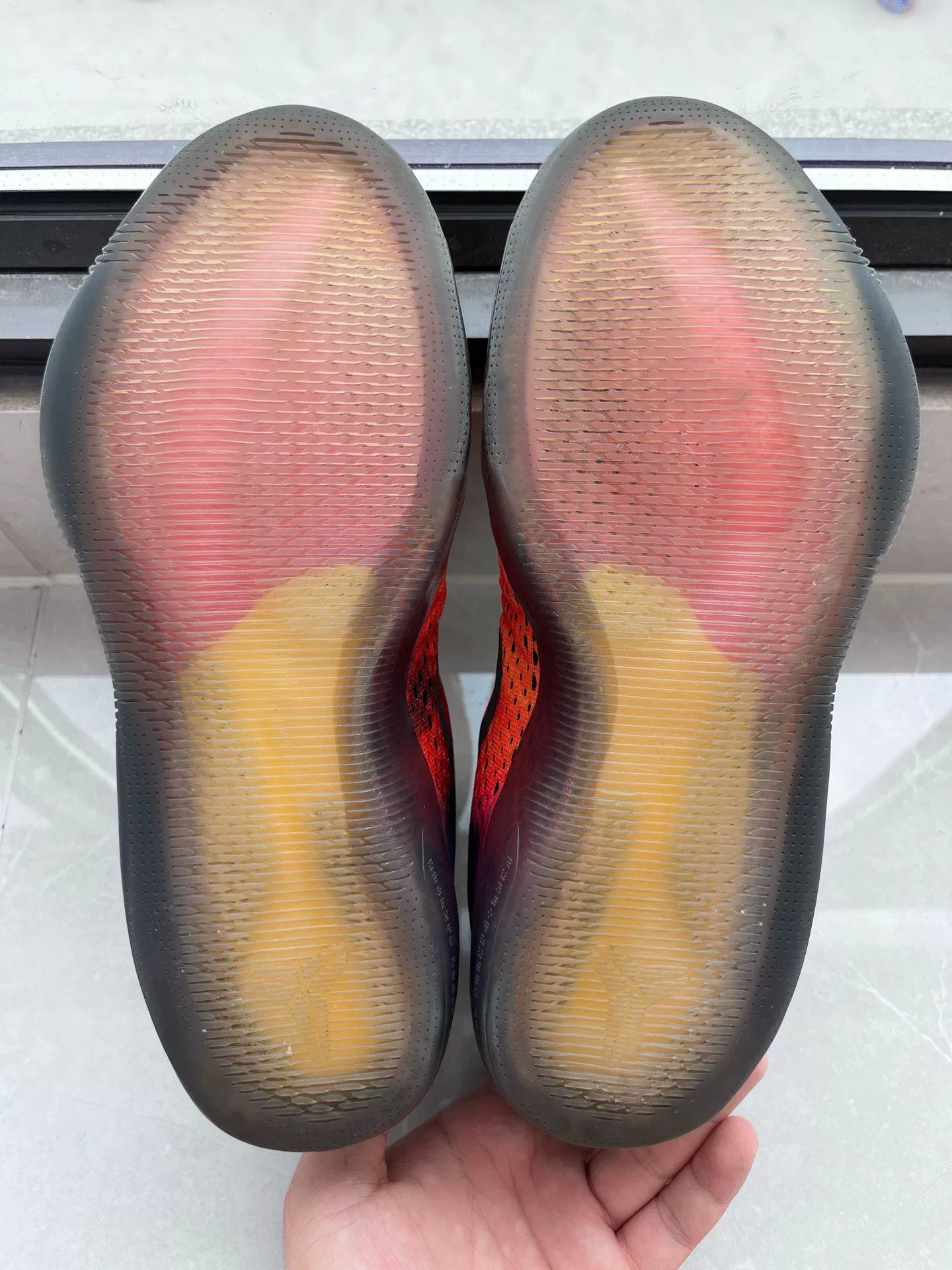 Nike Nike KOBE11 Yellow Lowtop Sneakers 9 Men Size US 9 / EU 42 - 6 Thumbnail