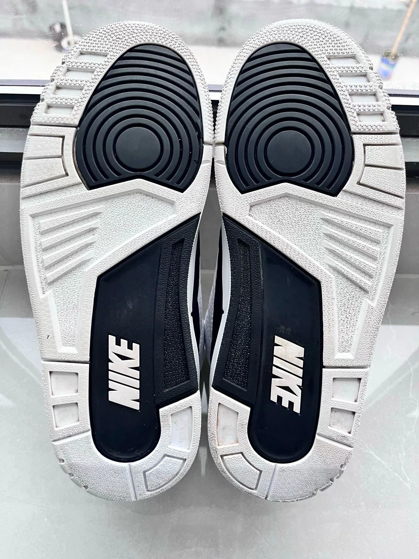 Nike Nike AJ3 Lowtop Sneakers 8 Men Size US 8 / EU 41 - 5 Thumbnail