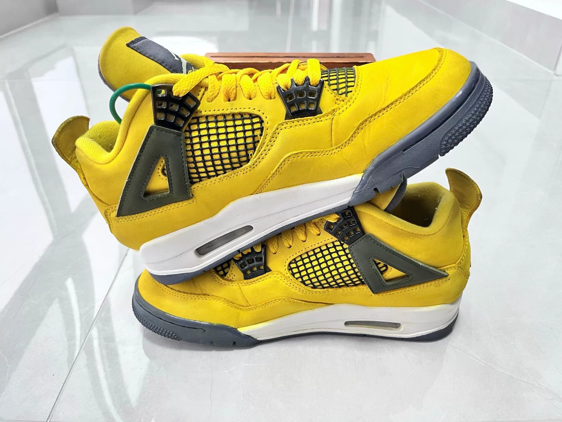 Nike Nike AJ4 Lowtop Sneakers 8 Men Size US 8 / EU 41 - 3 Thumbnail