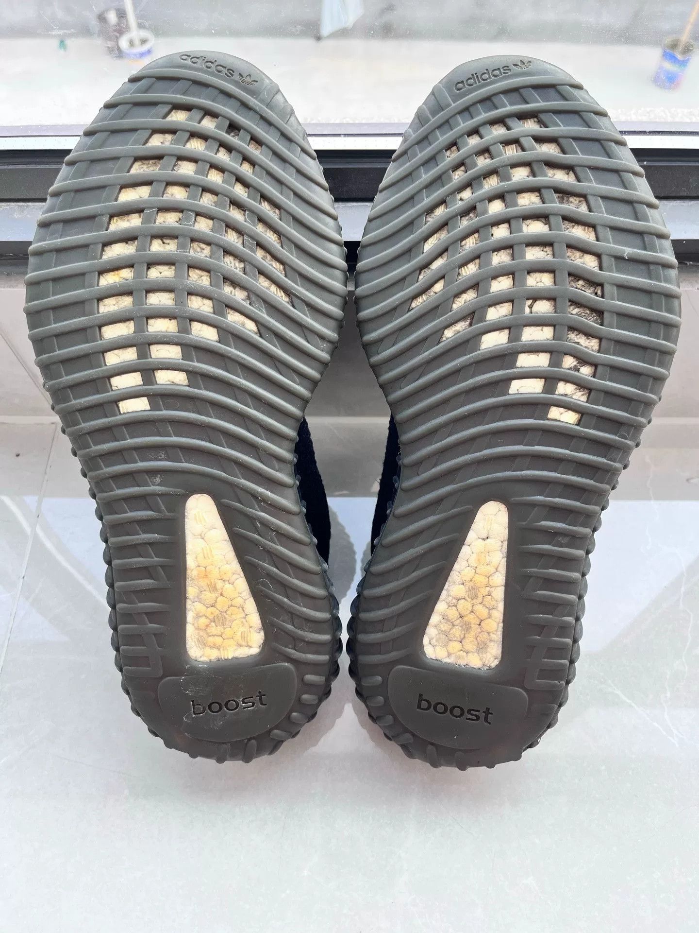 Adidas Adidas YEEZY350 Black Lowtop Sneakers 10 Men Size US 10 / EU 43 - 6 Thumbnail