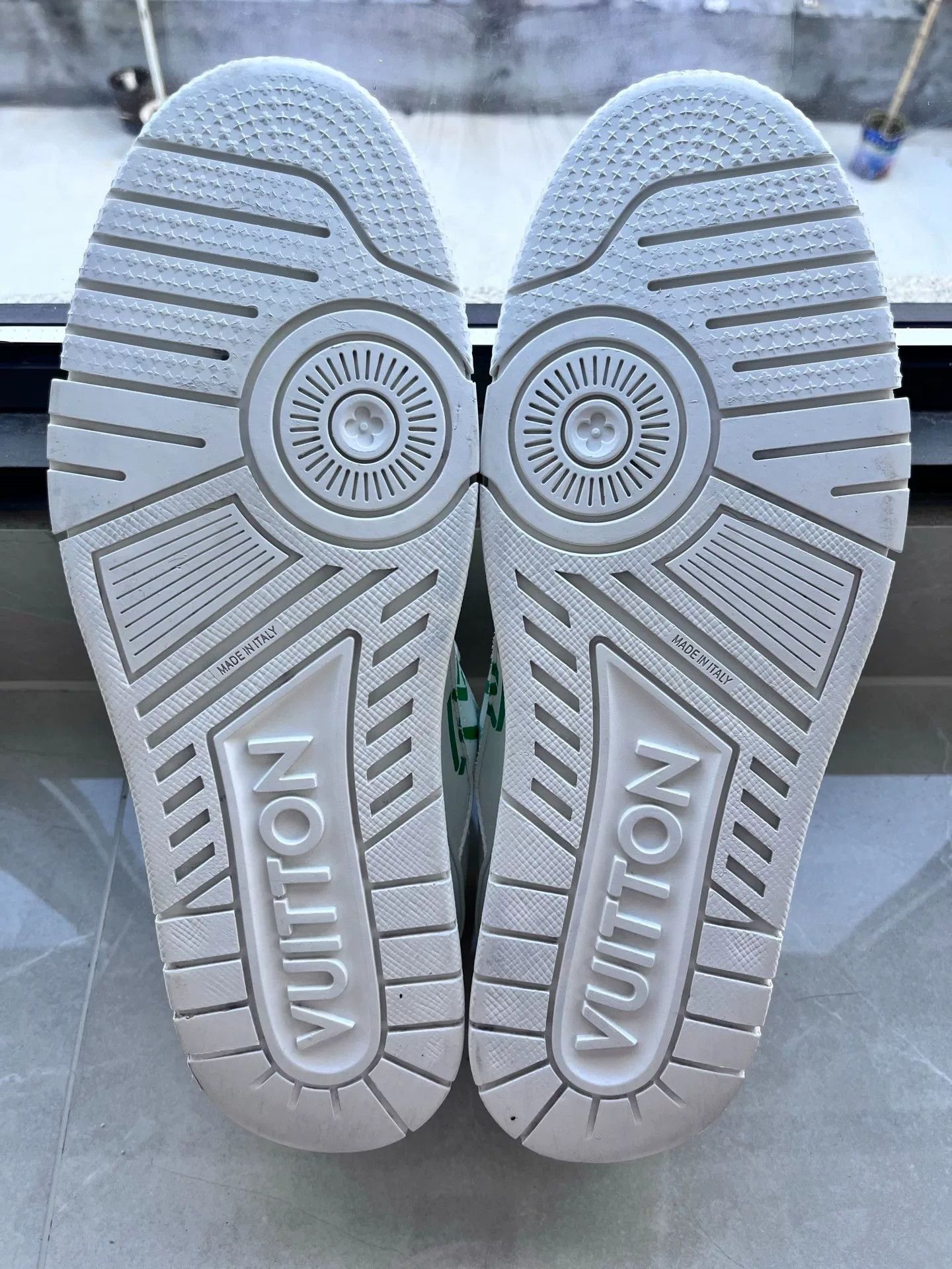 Louis Vuitton Louis Vuitton Training Green Lowtop Sneakers 10 Men Size US 10 / EU 43 - 6 Thumbnail