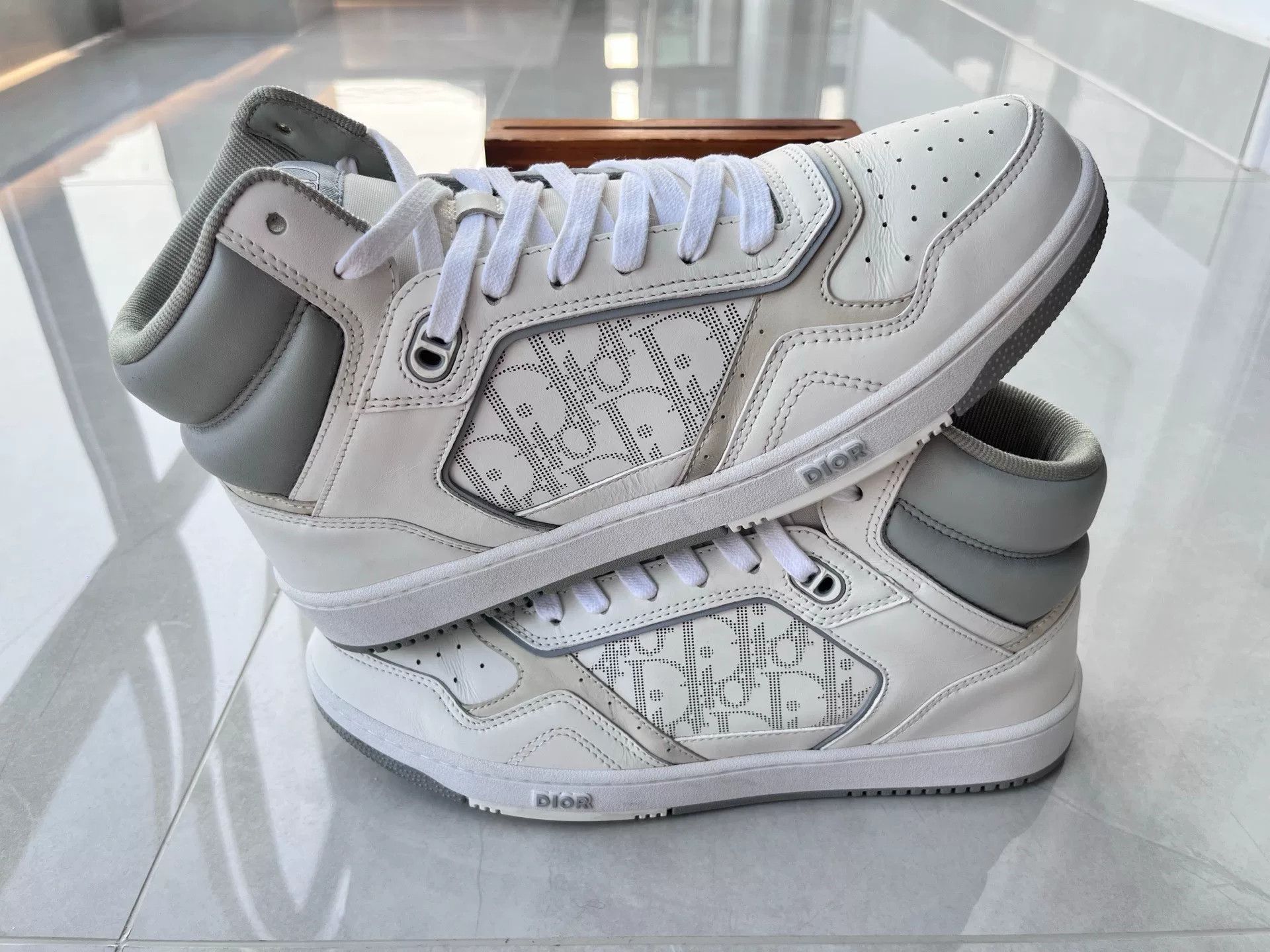 Dior Dior Retro White Hitop Sneakers 10 Men Size US 10 / EU 43 - 2 Thumbnail