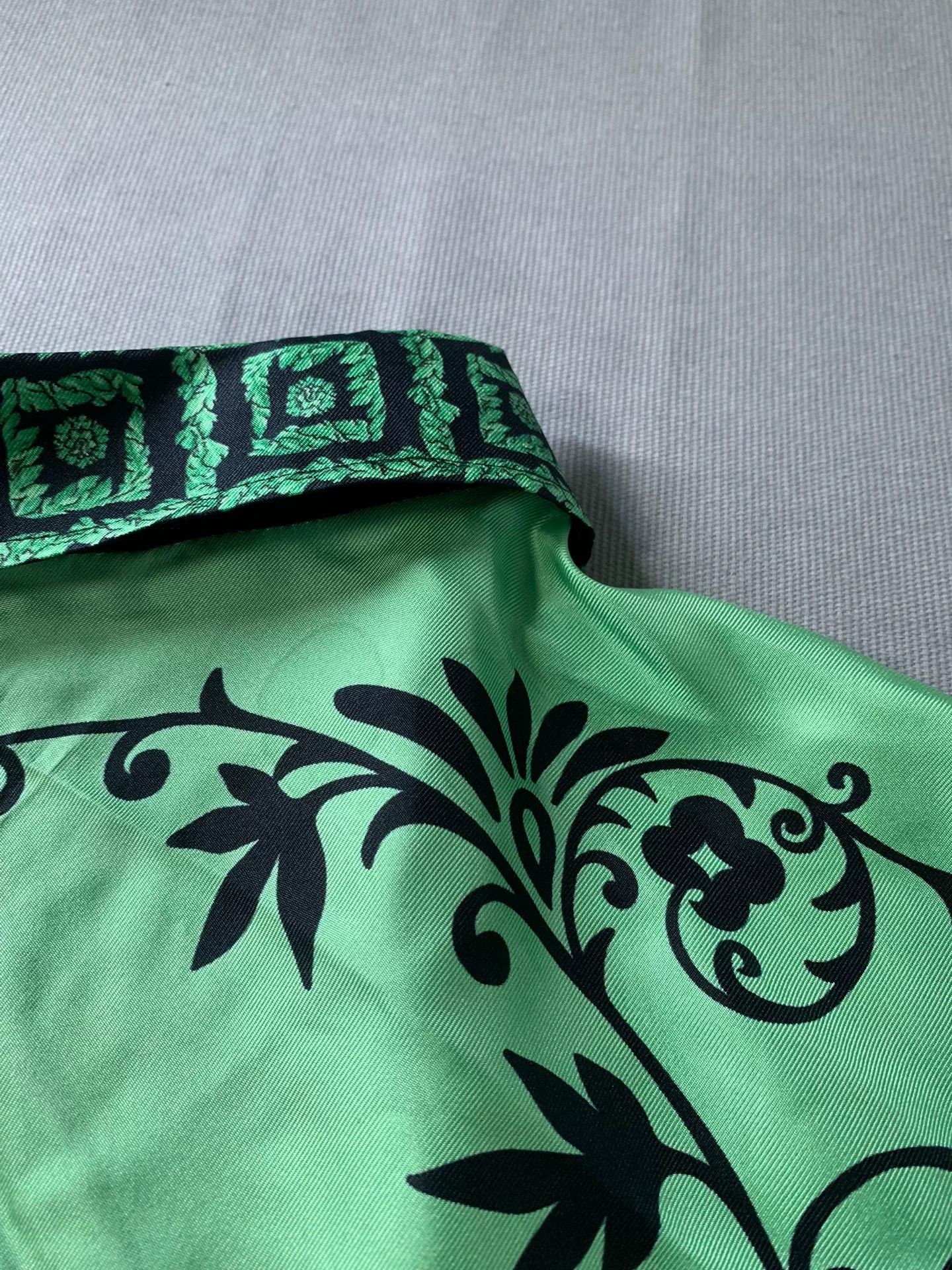 Versace Versace Silk Shirt Size US S / EU 44-46 / 1 - 9 Thumbnail