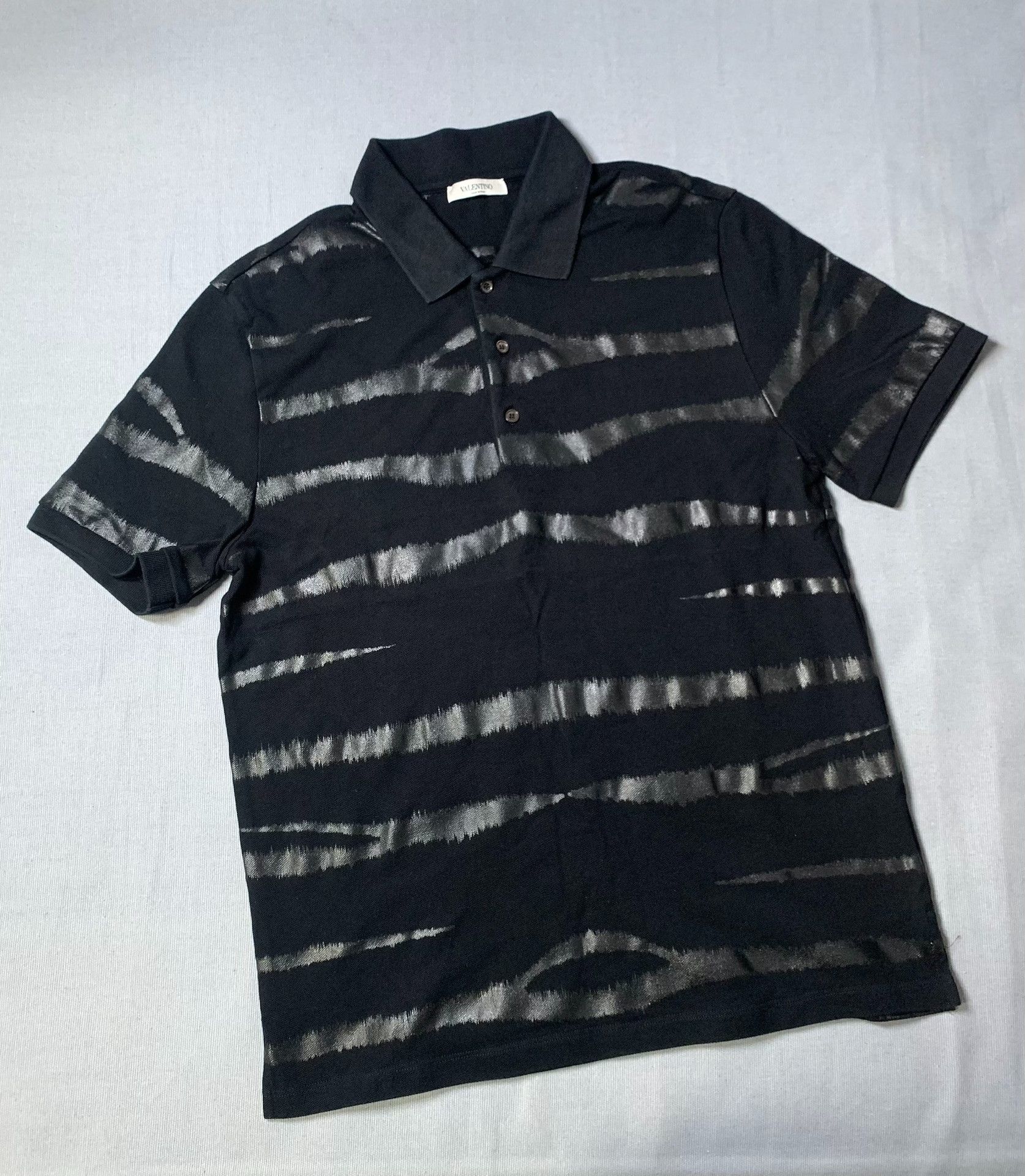 Valentino Valentino Zebra Print Polo Shirt Size US L / EU 52-54 / 3 - 2 Thumbnail
