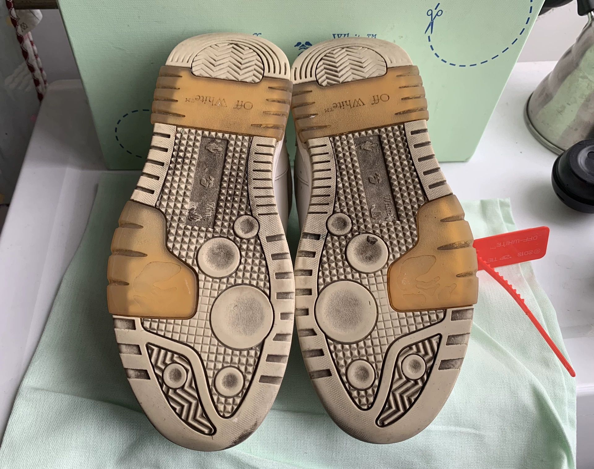 Off-White Off-White Out of Office Sneakers Size US 5 / IT 35 - 7 Thumbnail