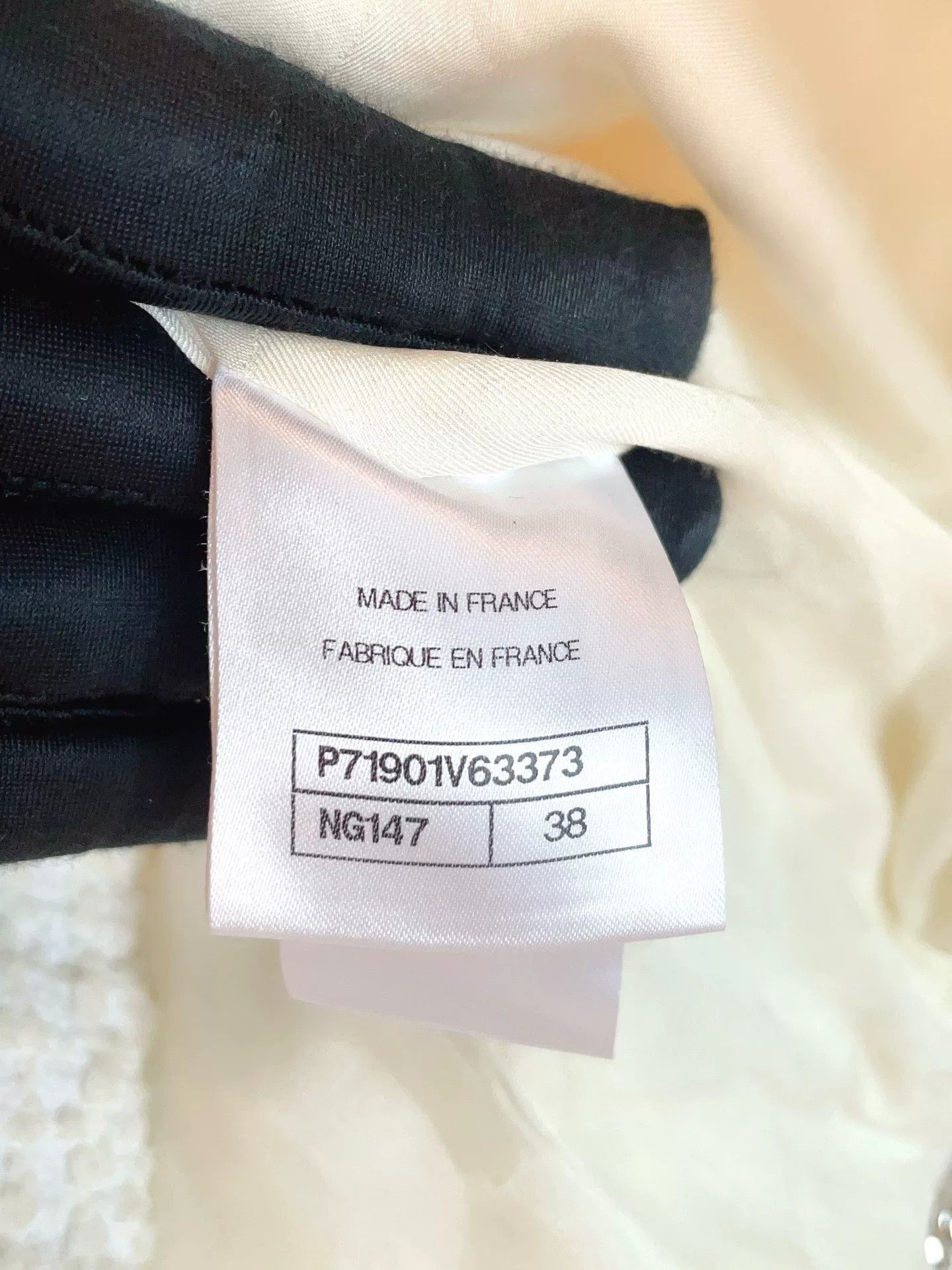 Chanel Chanel 22C White Tweed Four-Pocket Jacket Size S / US 4 / IT 40 - 8 Thumbnail