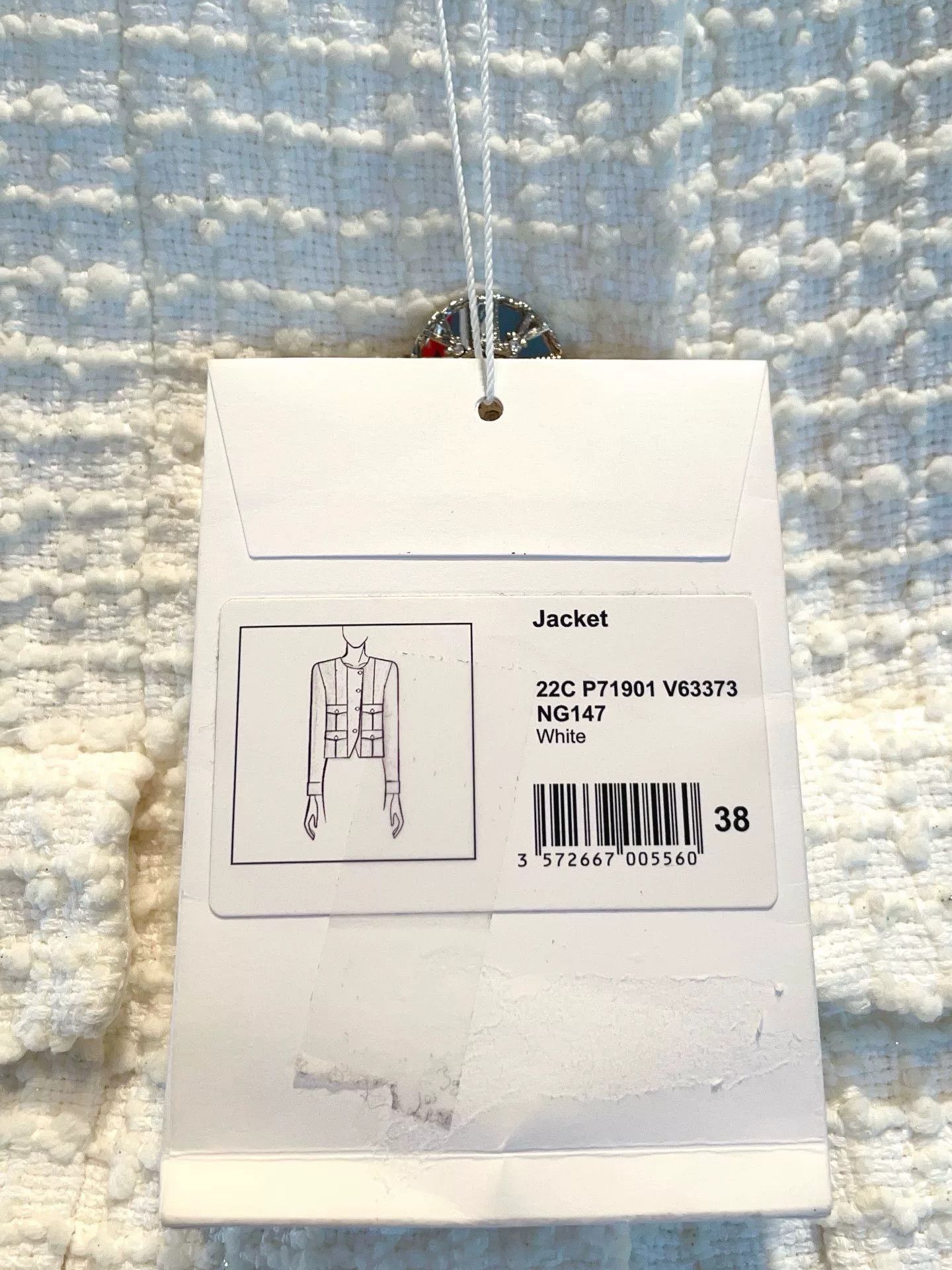 Chanel Chanel 22C White Tweed Four-Pocket Jacket Size S / US 4 / IT 40 - 7 Thumbnail