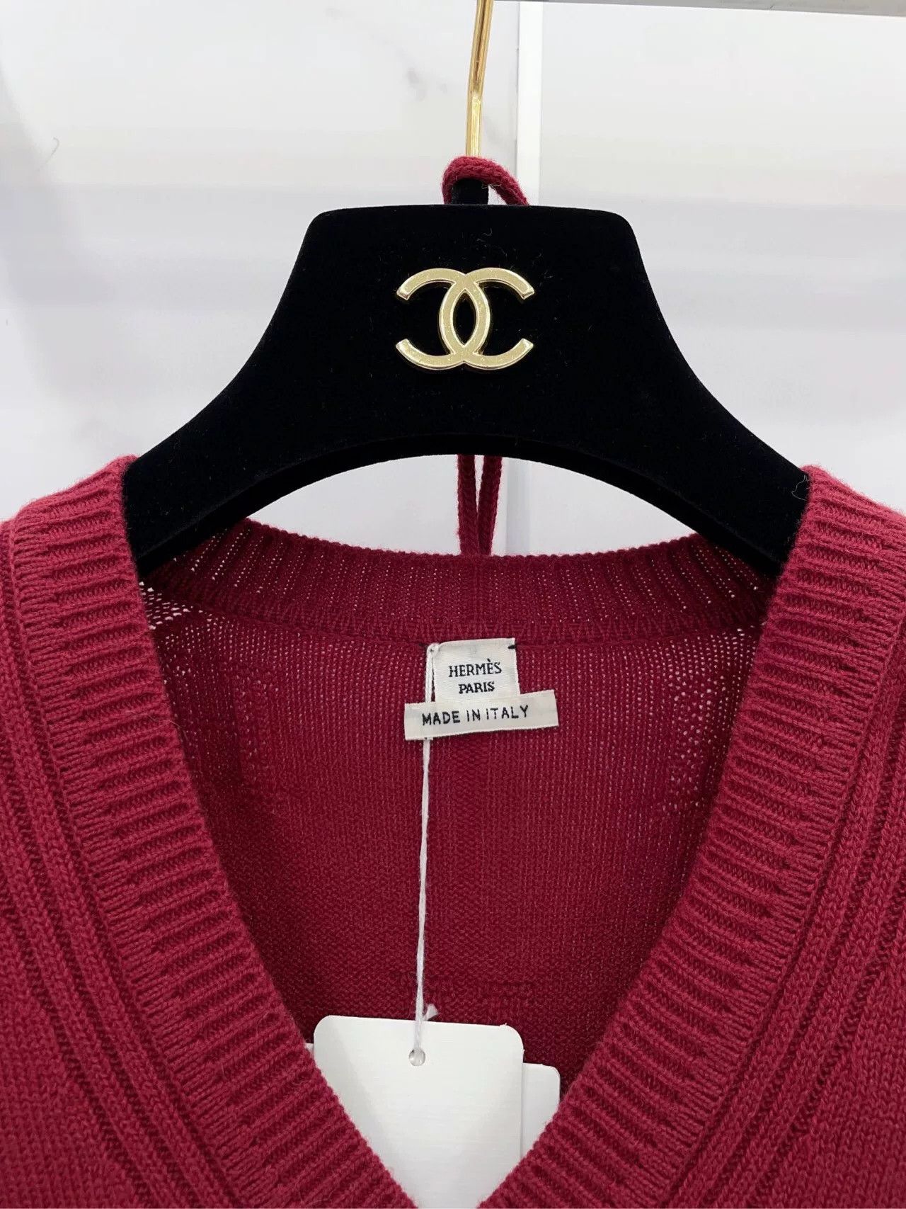 Hermes Hermes Red H V-neck Cashmere Sweater Size XXS / US 00 / IT 34 - 3 Thumbnail