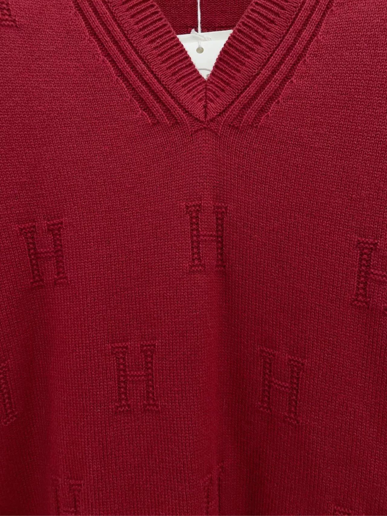 Hermes Hermes Red H V-neck Cashmere Sweater Size XXS / US 00 / IT 34 - 4 Thumbnail