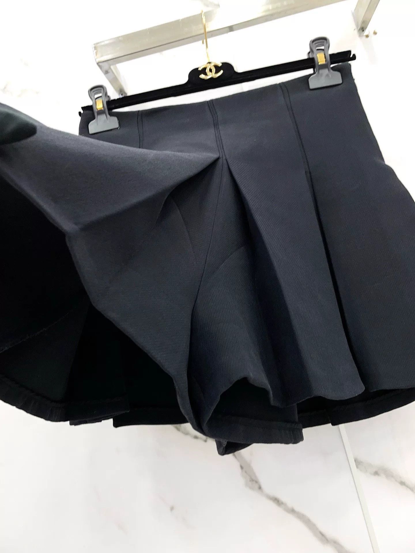 Dior Dior Wool Silk Blend A-Line High-Waist Pleated Shorts Size 36" / US 14 / IT 50 - 9 Thumbnail
