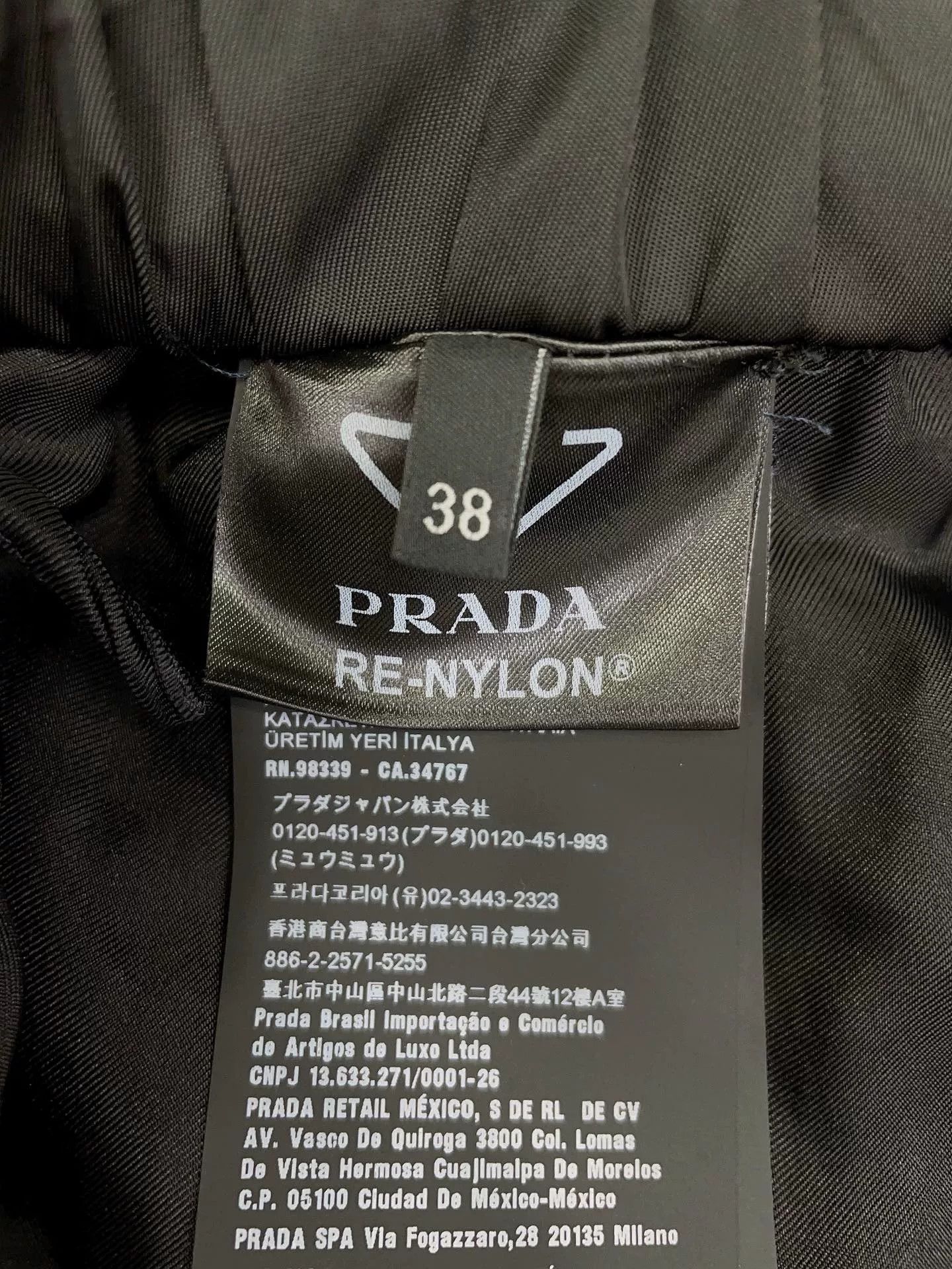 Prada Prada Sequin Embroidery Loose Shorts Size 38" / US 16 / IT 52 - 7 Thumbnail