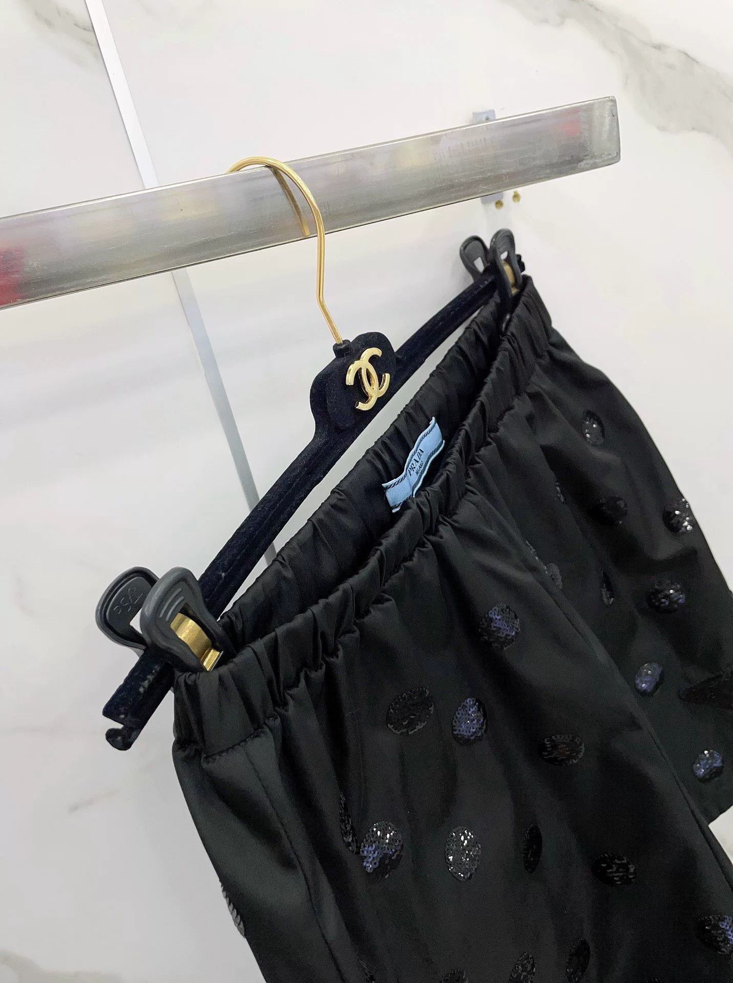Prada Prada Sequin Embroidery Loose Shorts Size 38" / US 16 / IT 52 - 9 Thumbnail