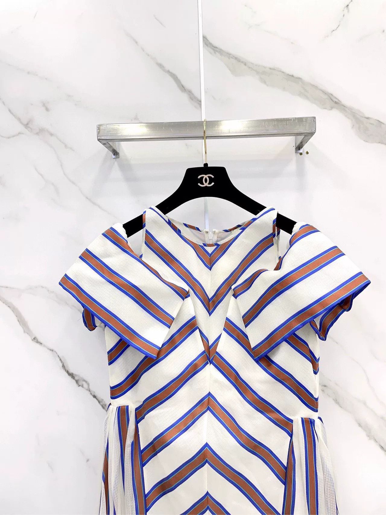 Fendi FENDI V-Neck Striped Off-Shoulder Silk Dress Size M / US 6-8 / IT 42-44 - 4 Thumbnail