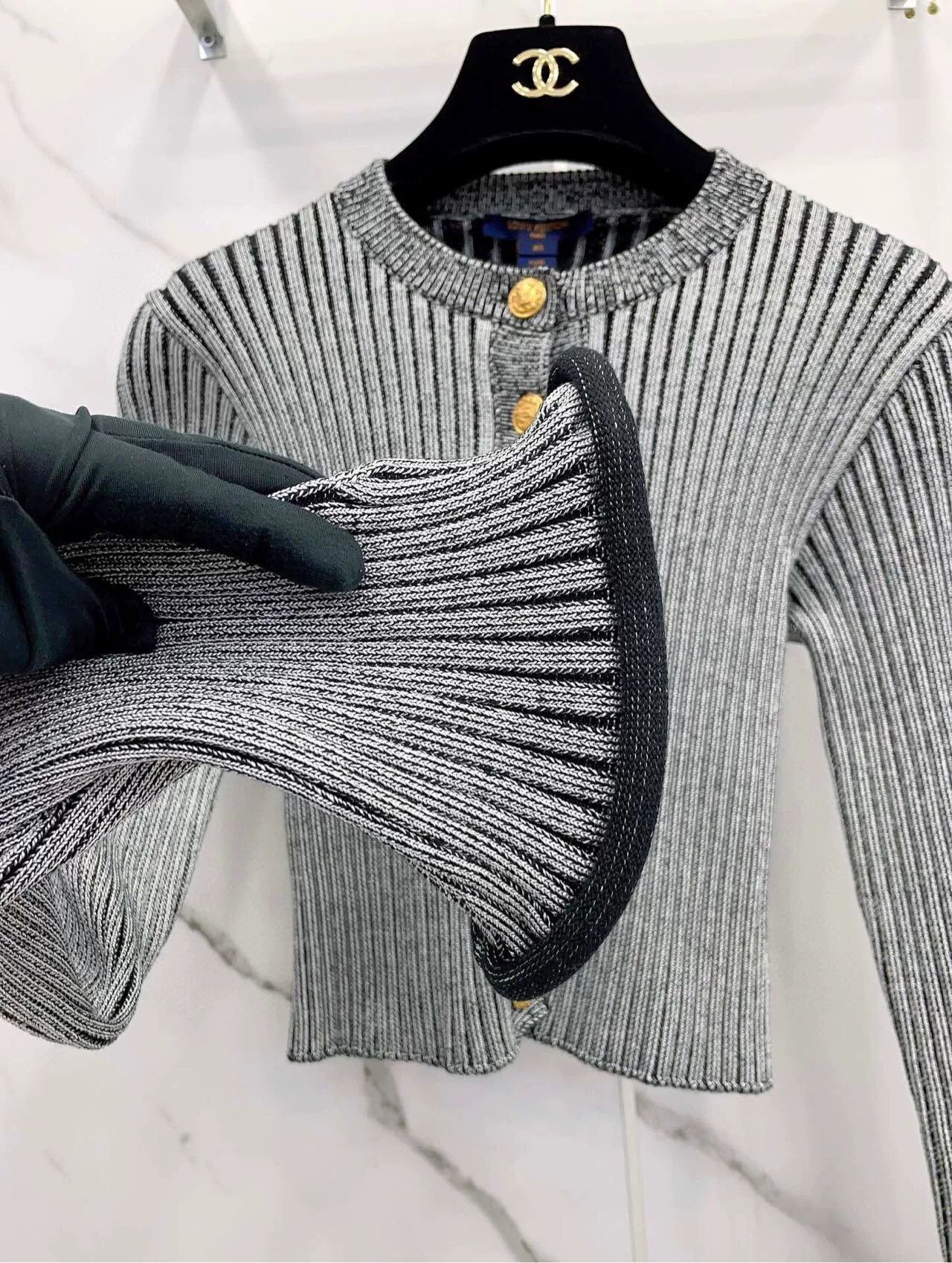 Louis Vuitton Louis Vuitton Flared Long Sleeve Ribbed Knit Cardigan Size XS / US 0-2 / IT 36-38 - 5 Thumbnail