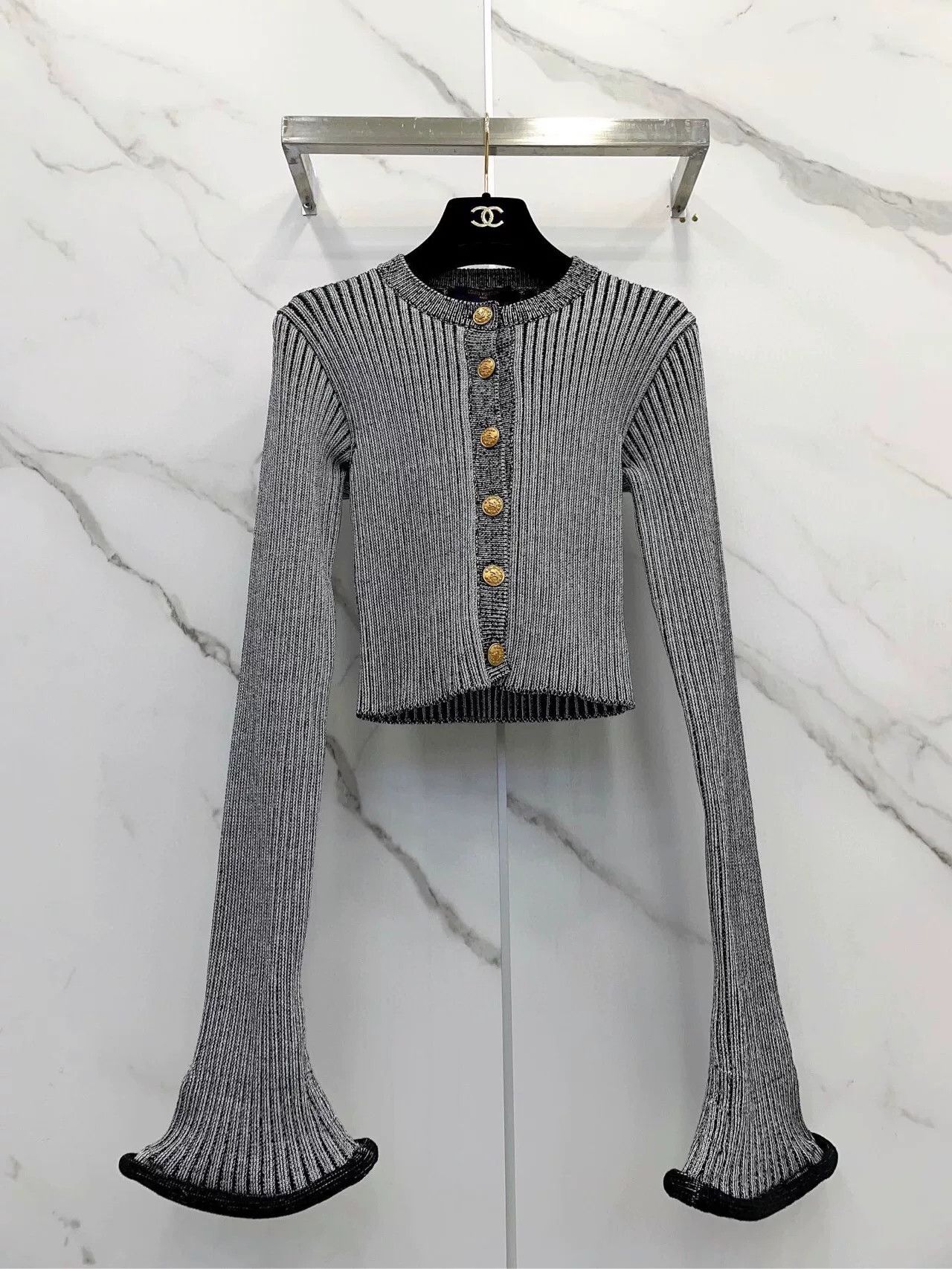 Louis Vuitton Louis Vuitton Flared Long Sleeve Ribbed Knit Cardigan Size XS / US 0-2 / IT 36-38 - 4 Thumbnail