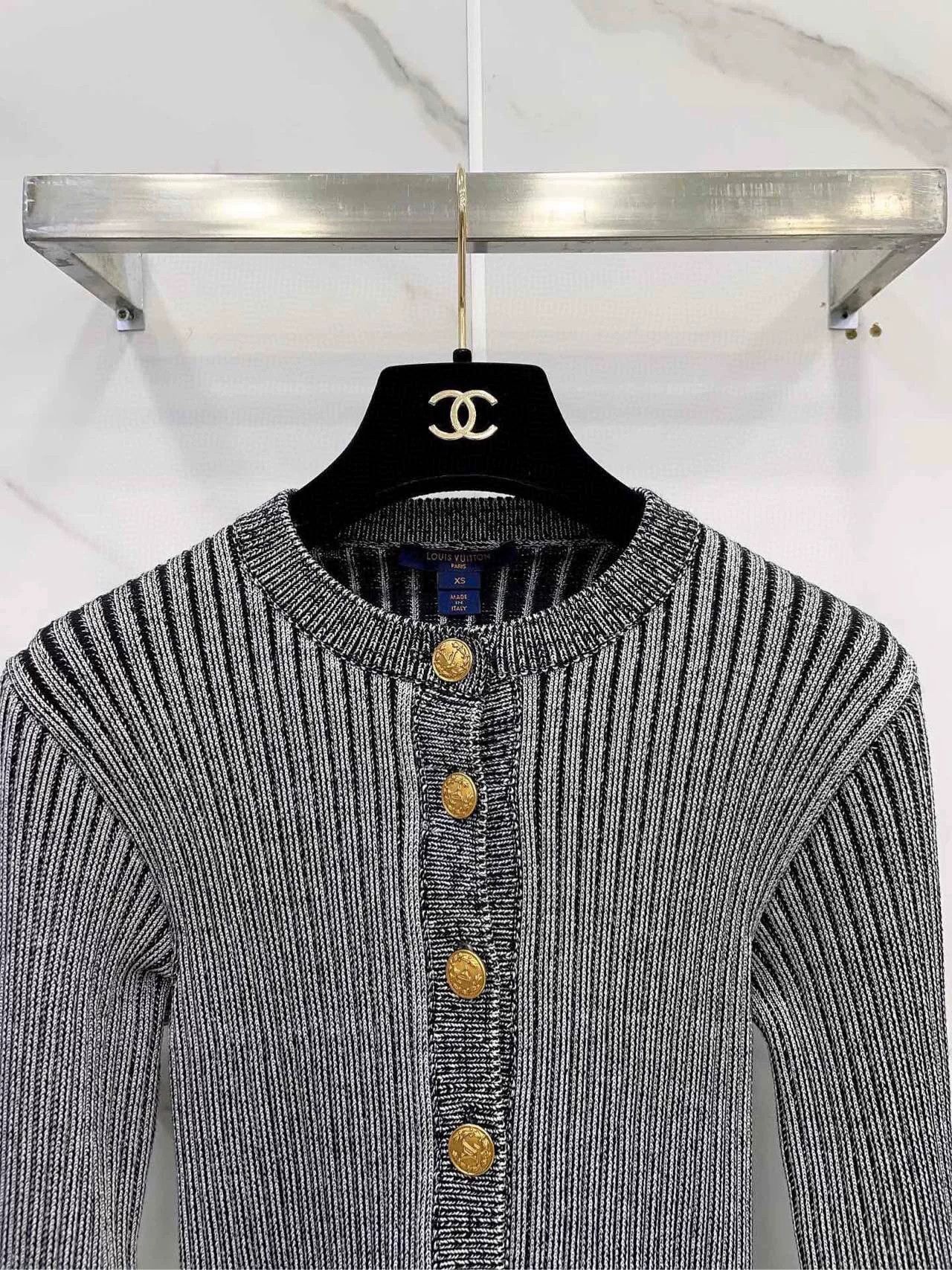 Louis Vuitton Louis Vuitton Flared Long Sleeve Ribbed Knit Cardigan Size XS / US 0-2 / IT 36-38 - 3 Thumbnail