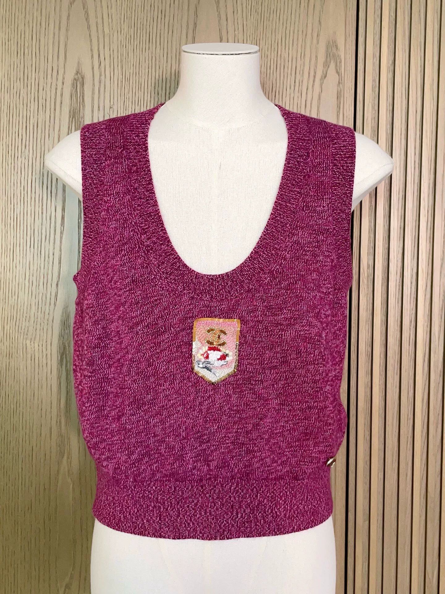 Chanel Chanel 24A Cranberry Vase Embroidery Knit Vest Size XXS / US 00 / IT 34 - 5 Thumbnail