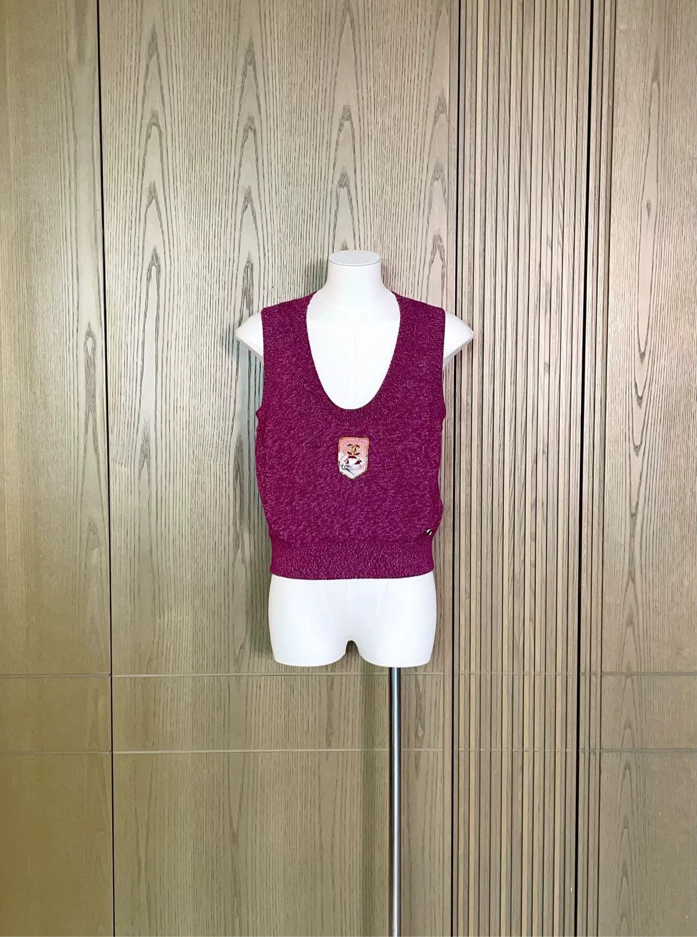 Chanel Chanel 24A Cranberry Vase Embroidery Knit Vest Size XXS / US 00 / IT 34 - 2 Thumbnail