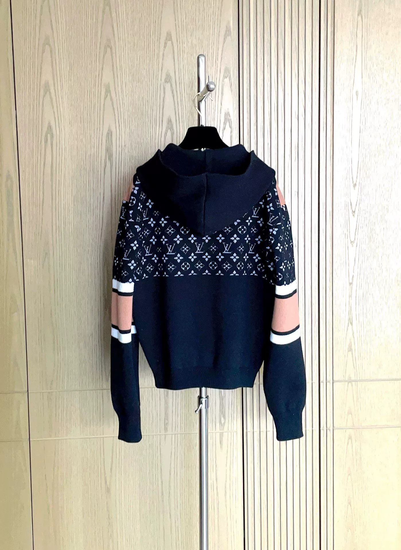Louis Vuitton Louis Vuitton Hooded Wool Cashmere Knit Top Size S / US 4 / IT 40 - 2 Thumbnail