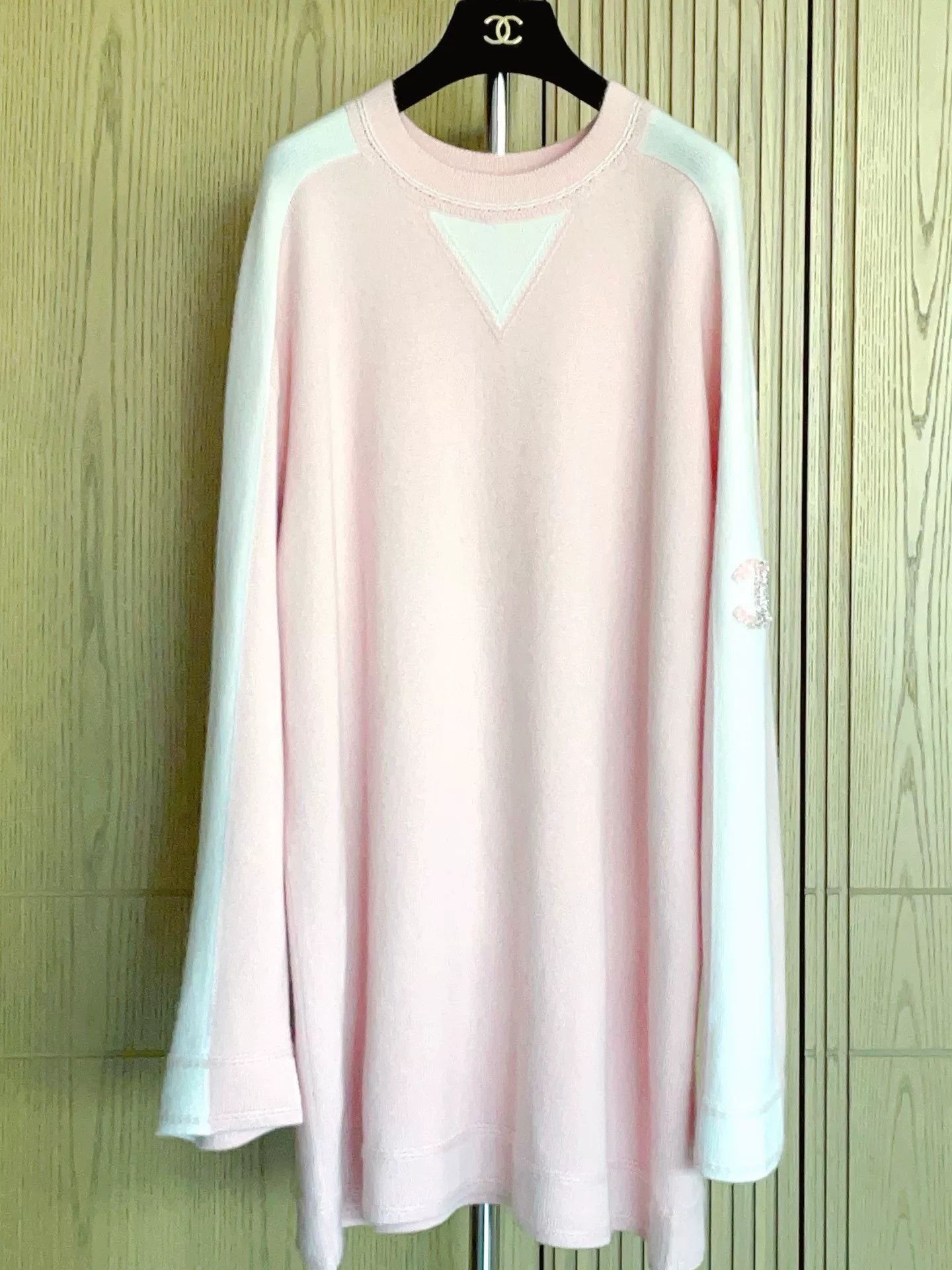 Chanel Chanel 24 Pre-Spring Pink White Sequin Sweater Size S / US 4 / IT 40 - 4 Thumbnail