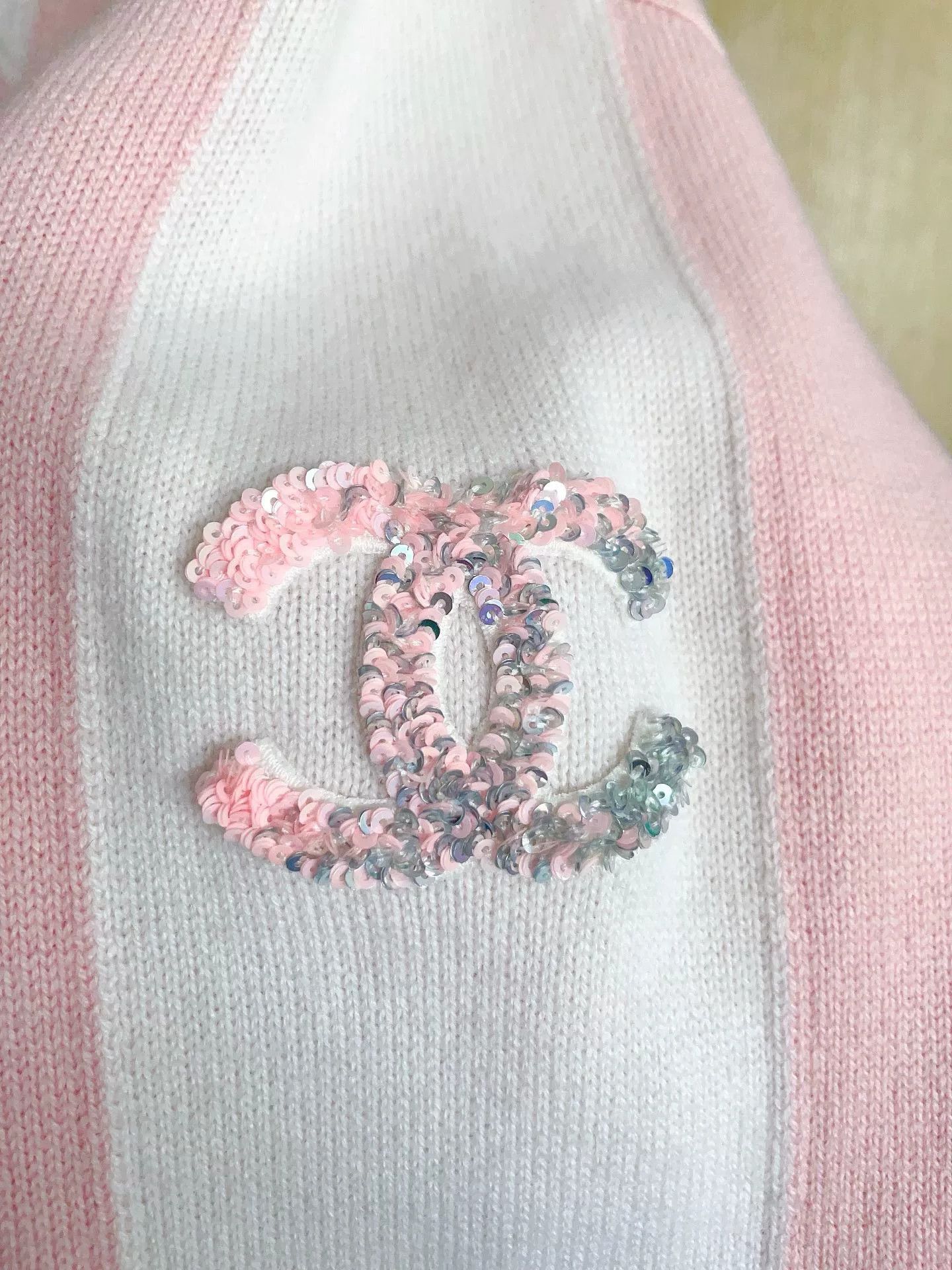 Chanel Chanel 24 Pre-Spring Pink White Sequin Sweater Size S / US 4 / IT 40 - 7 Thumbnail