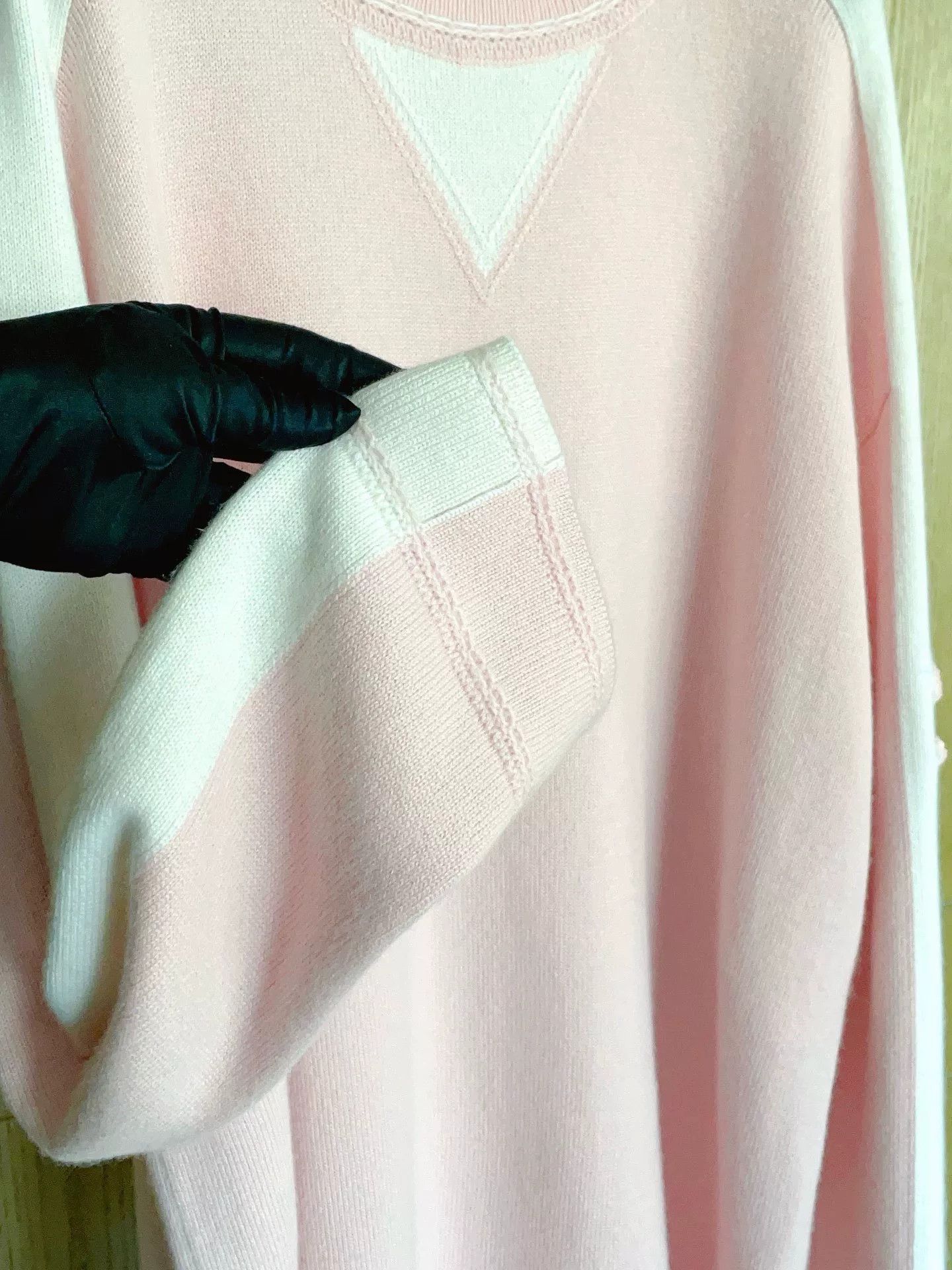 Chanel Chanel 24 Pre-Spring Pink White Sequin Sweater Size S / US 4 / IT 40 - 5 Thumbnail