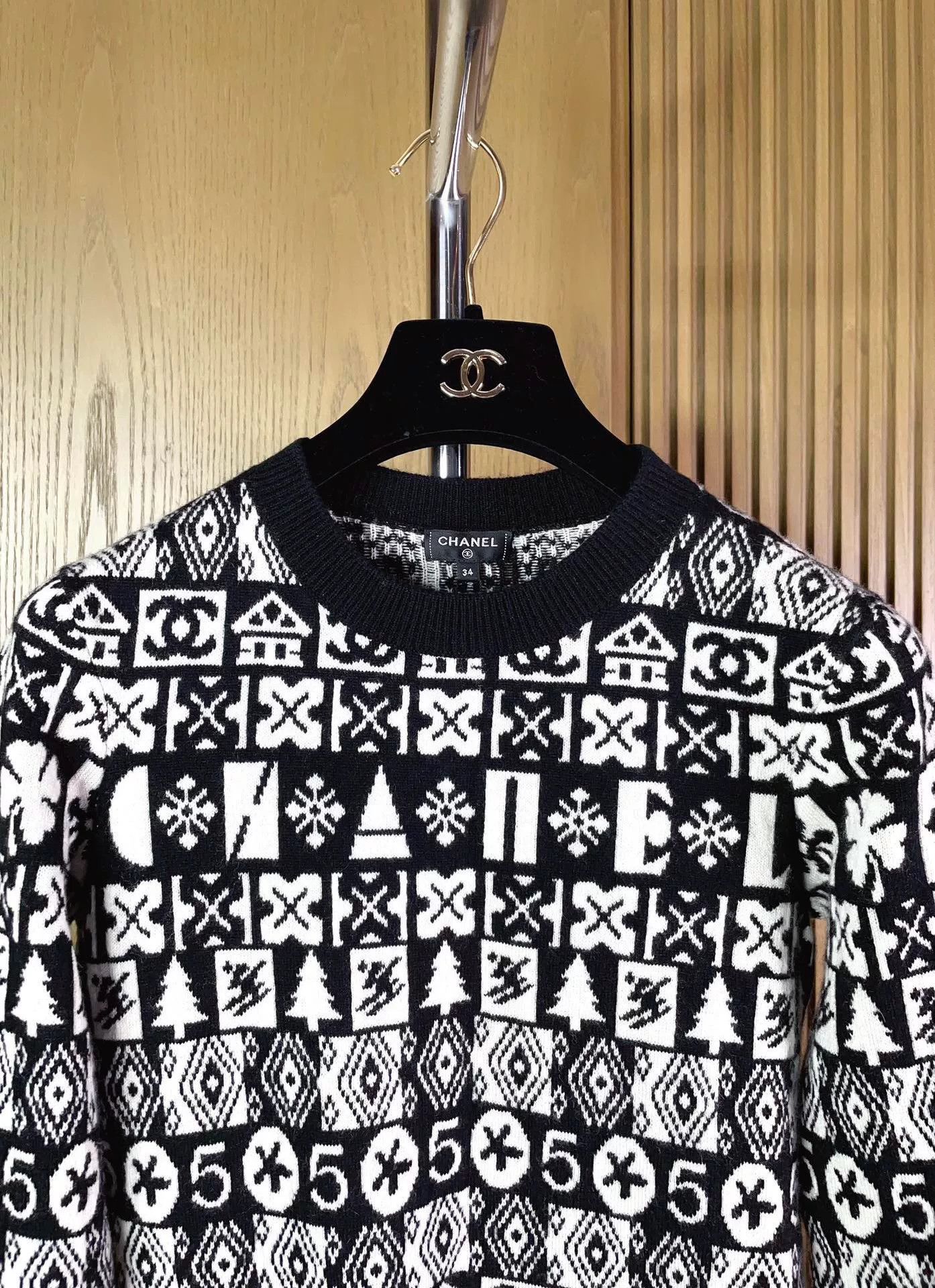 Chanel Chanel 19B Black White Letter Cashmere Sweater Size XXS / US 00 / IT 34 - 3 Thumbnail