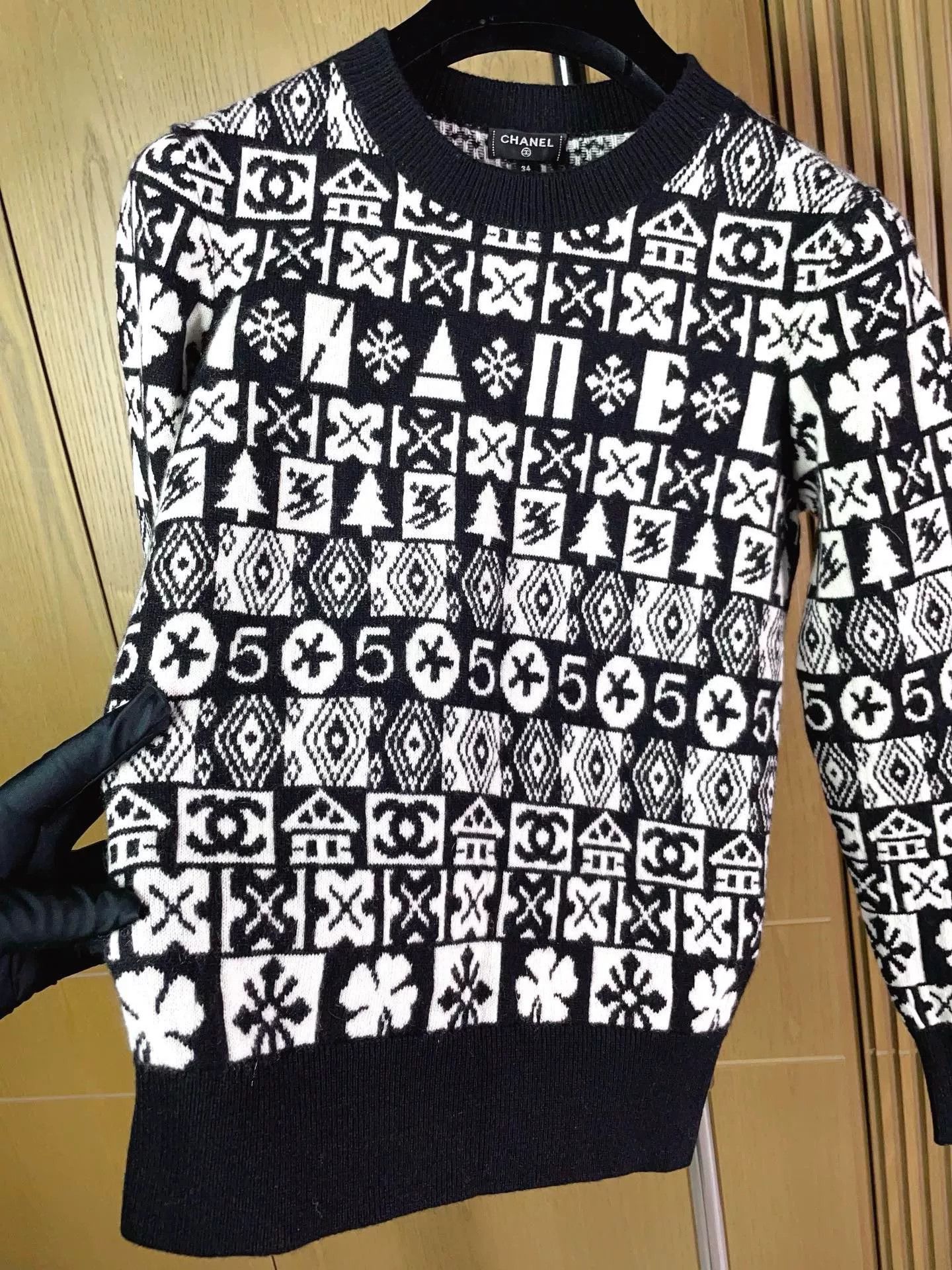 Chanel Chanel 19B Black White Letter Cashmere Sweater Size XXS / US 00 / IT 34 - 6 Thumbnail