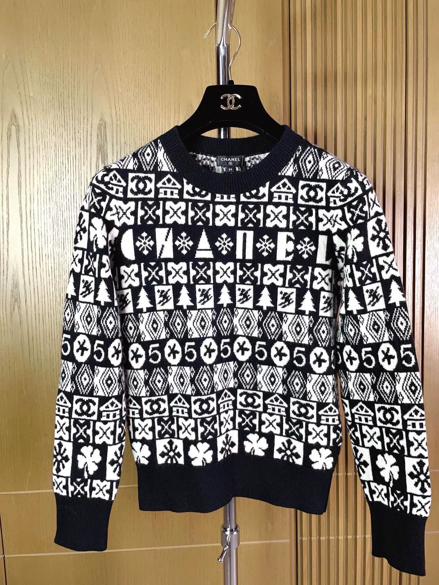 Chanel Chanel 19B Black White Letter Cashmere Sweater Size XXS / US 00 / IT 34 - 4 Thumbnail