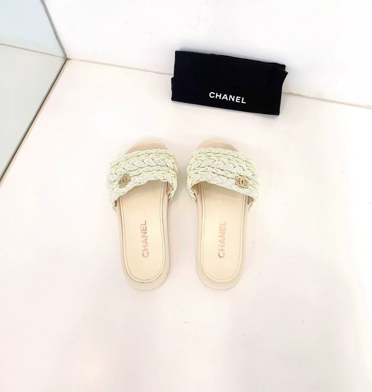 Chanel Chanel Pearl Slide Flat Sandals Size US 6 / IT 36 - 2 Thumbnail
