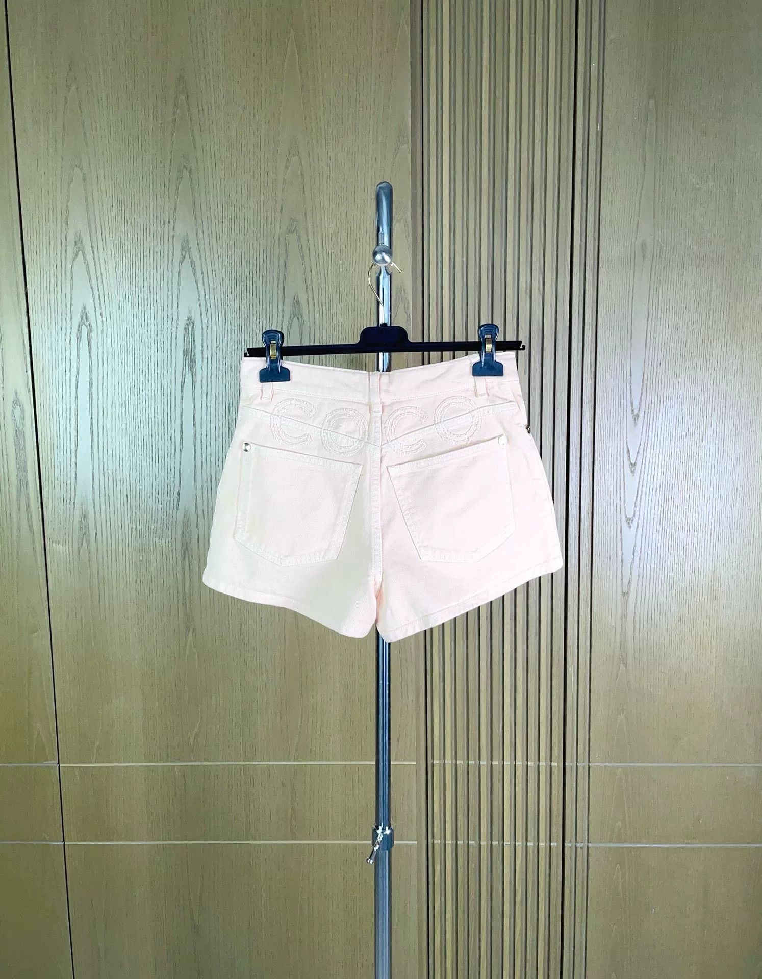 Chanel Chanel Coco Orange Pink Denim Shorts Size 34" / US 12 / IT 48 - 2 Thumbnail