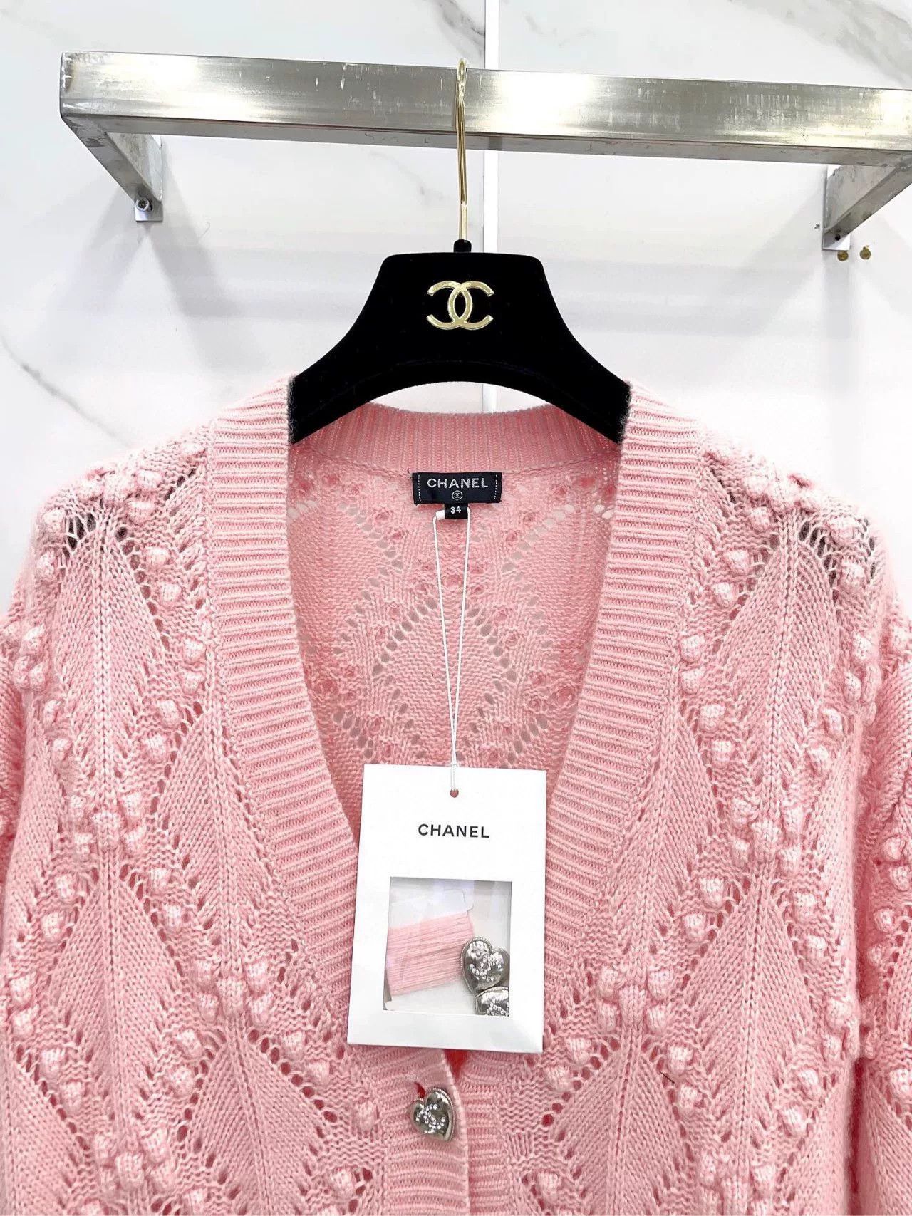 Chanel Chanel 21B Pink Knit Cardigan Silver Heart Buttons Size XXS / US 00 / IT 34 - 4 Thumbnail
