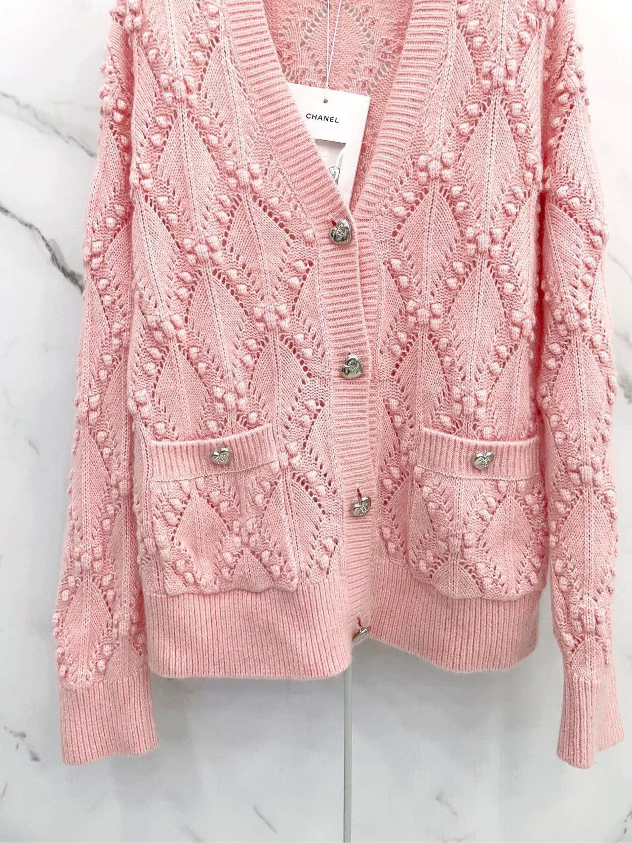 Chanel Chanel 21B Pink Knit Cardigan Silver Heart Buttons Size XXS / US 00 / IT 34 - 6 Thumbnail