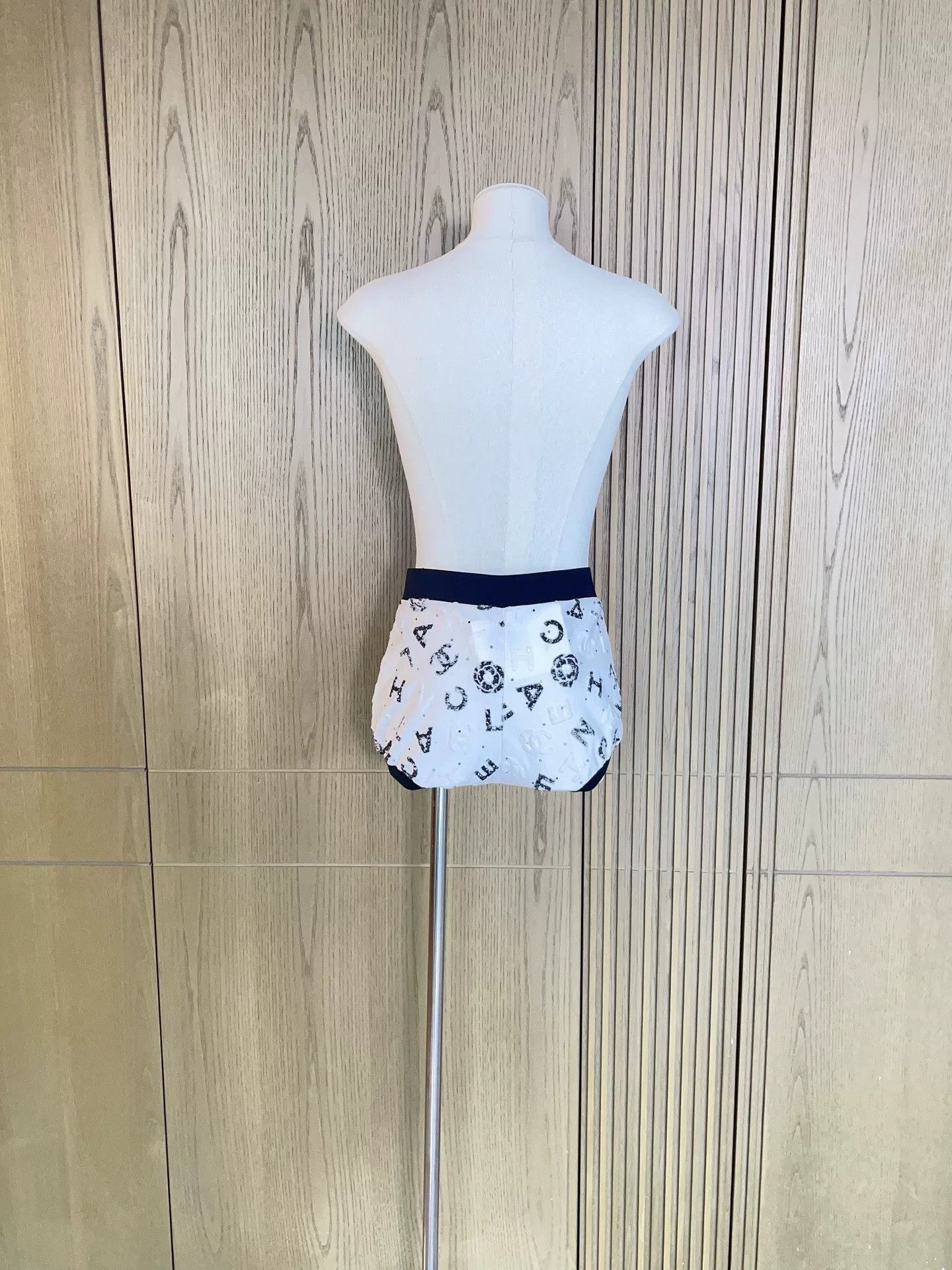 Chanel Chanel 2022 SS Runway Logo Shorts Size 34" / US 12 / IT 48 - 3 Thumbnail