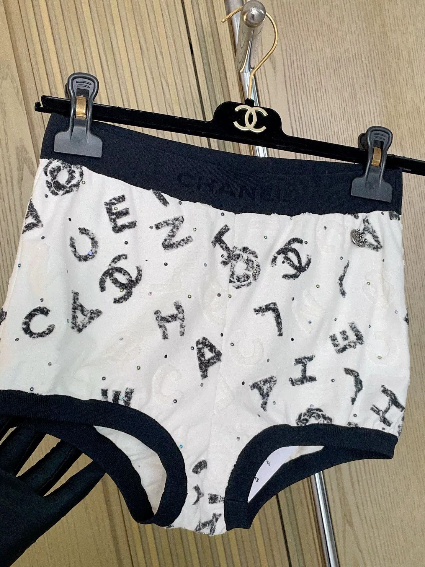 Chanel Chanel 2022 SS Runway Logo Shorts Size 34" / US 12 / IT 48 - 6 Thumbnail