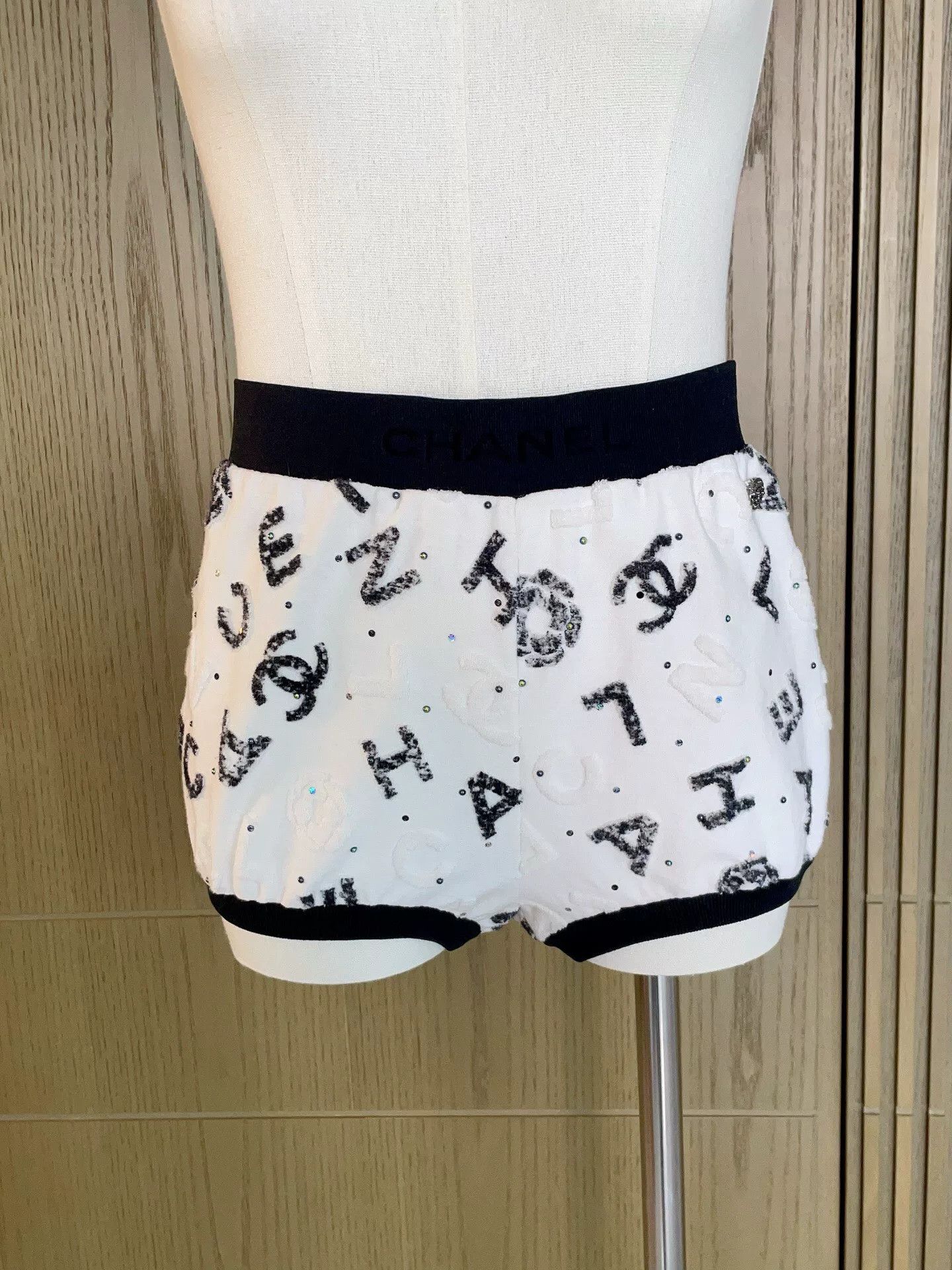 Chanel Chanel 2022 SS Runway Logo Shorts Size 34" / US 12 / IT 48 - 4 Thumbnail