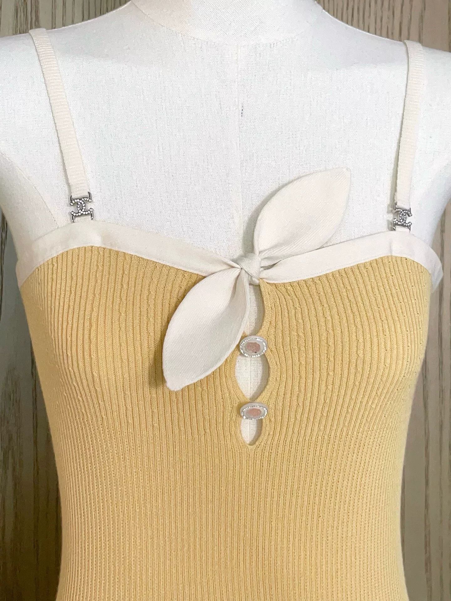 Chanel Chanel 22P Yellow Rabbit Ear Camisole Size XXS / US 00 / IT 34 - 6 Thumbnail