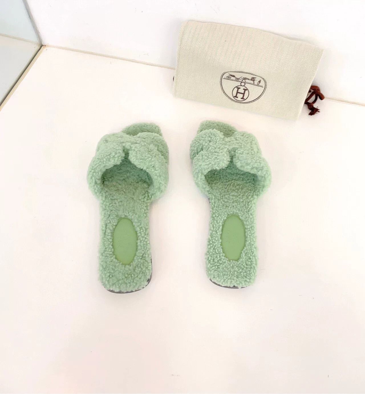 Hermes Hermes Classic H Plush Teddy Slippers Size US 6 / IT 36 - 2 Thumbnail
