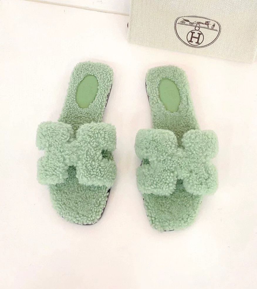 Hermes Hermes Classic H Plush Teddy Slippers Size US 6 / IT 36 - 7 Thumbnail