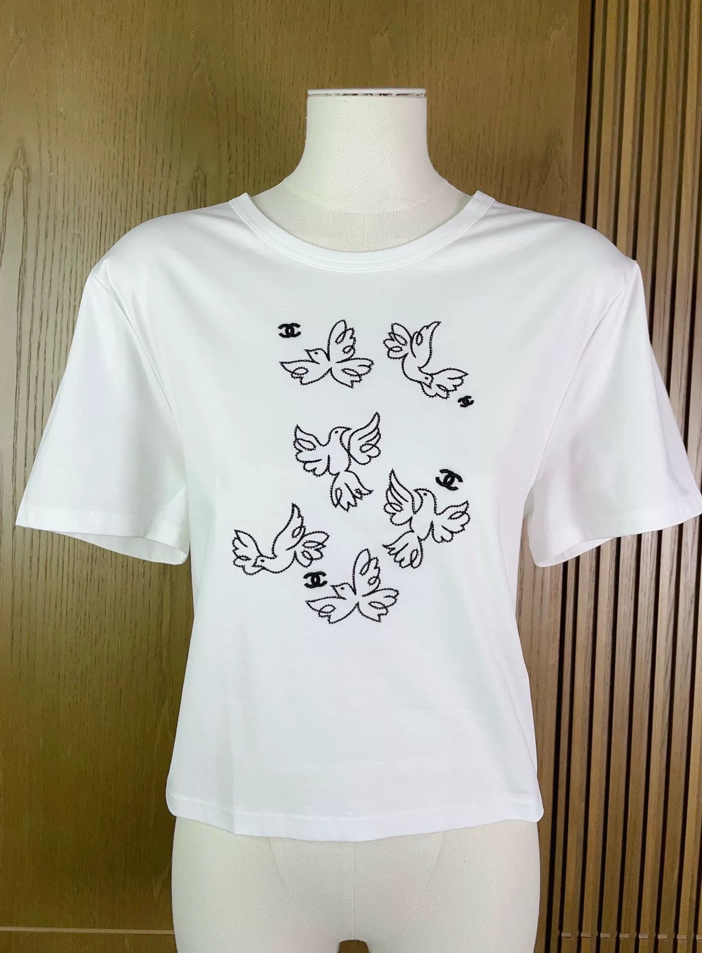 Chanel Chanel 22C White Dove Embroidery Tie T-shirt Size S / US 4 / IT 40 - 4 Thumbnail