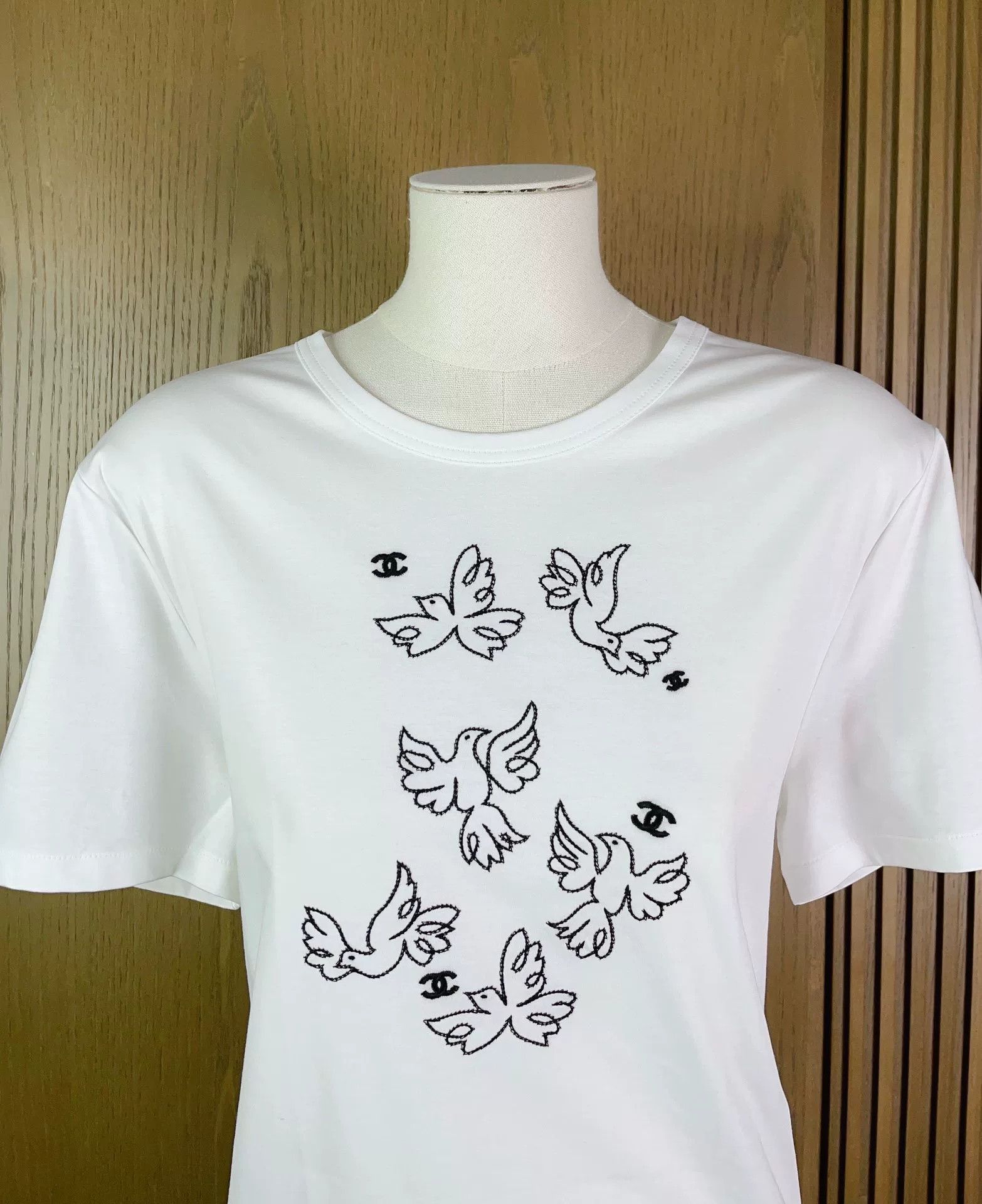 Chanel Chanel 22C White Dove Embroidery Tie T-shirt Size S / US 4 / IT 40 - 3 Thumbnail