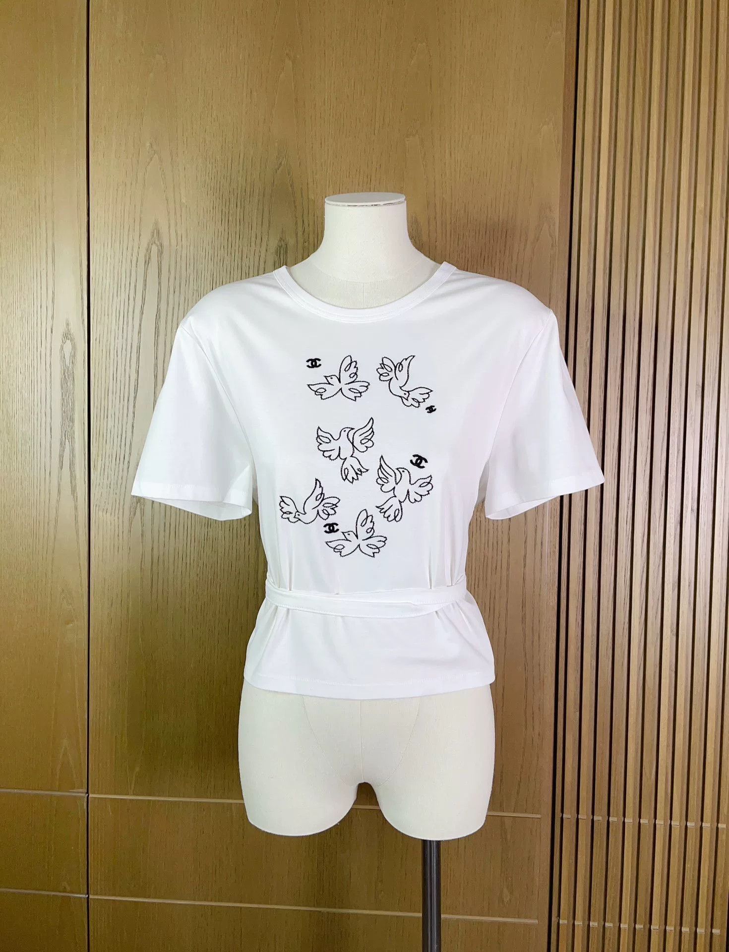 Chanel Chanel 22C White Dove Embroidery Tie T-shirt Size S / US 4 / IT 40 - 5 Thumbnail