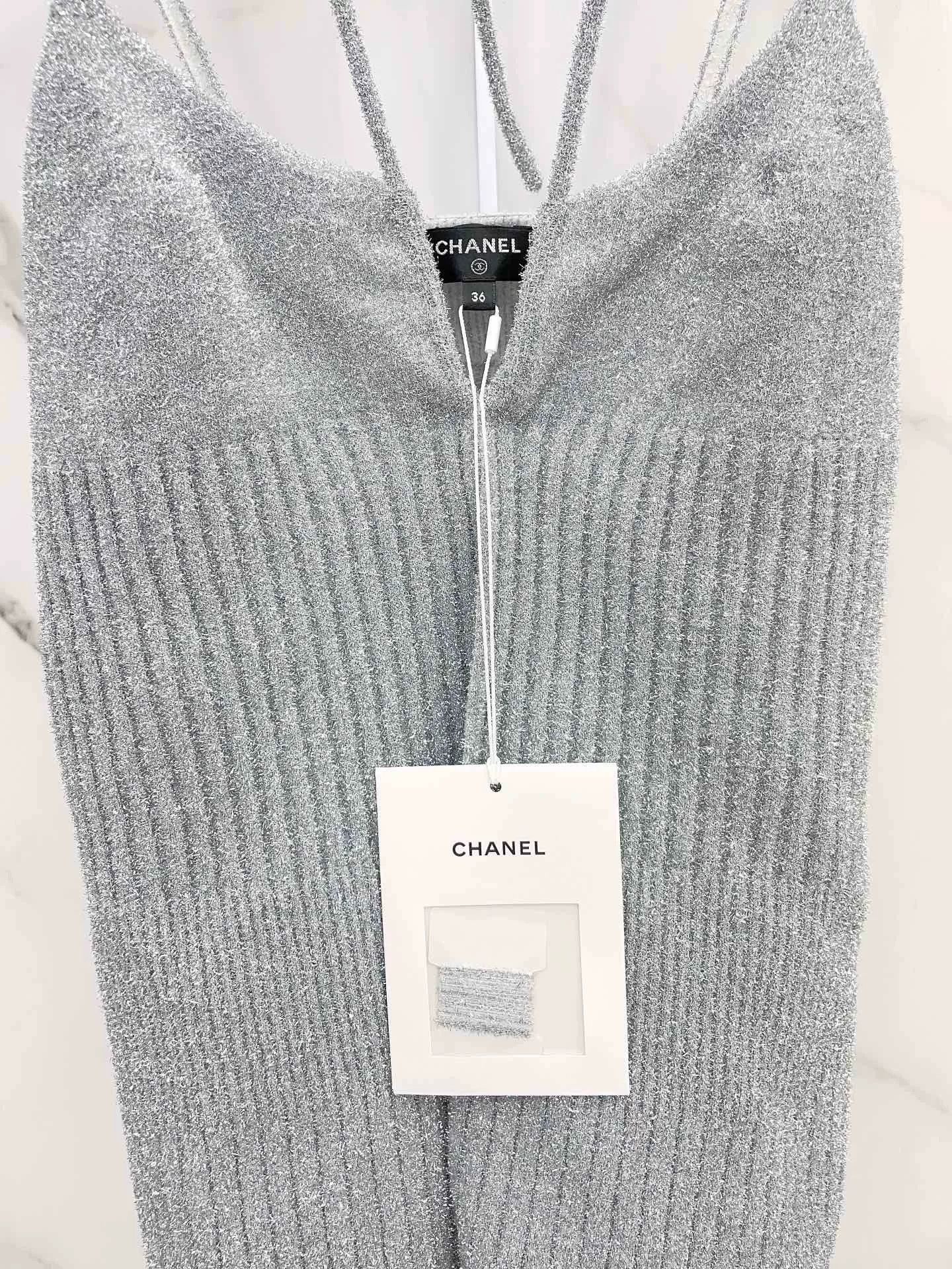 Chanel Chanel 22A Silver Thread Knit Rhinestone Camisole Size XS / US 0-2 / IT 36-38 - 5 Thumbnail