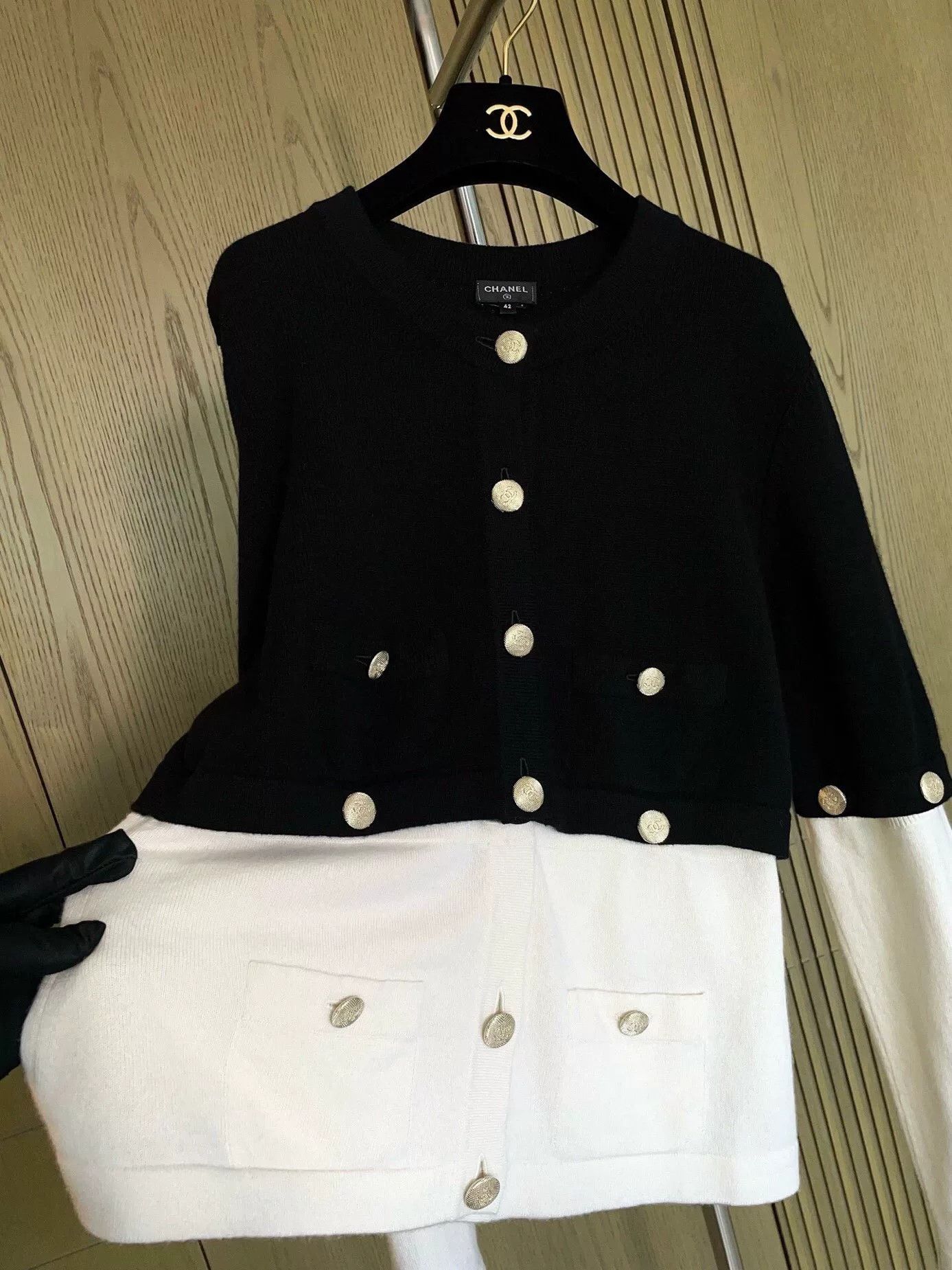 Chanel Chanel 22S Black White Cashmere Cardigan Size M / US 6-8 / IT 42-44 - 6 Thumbnail