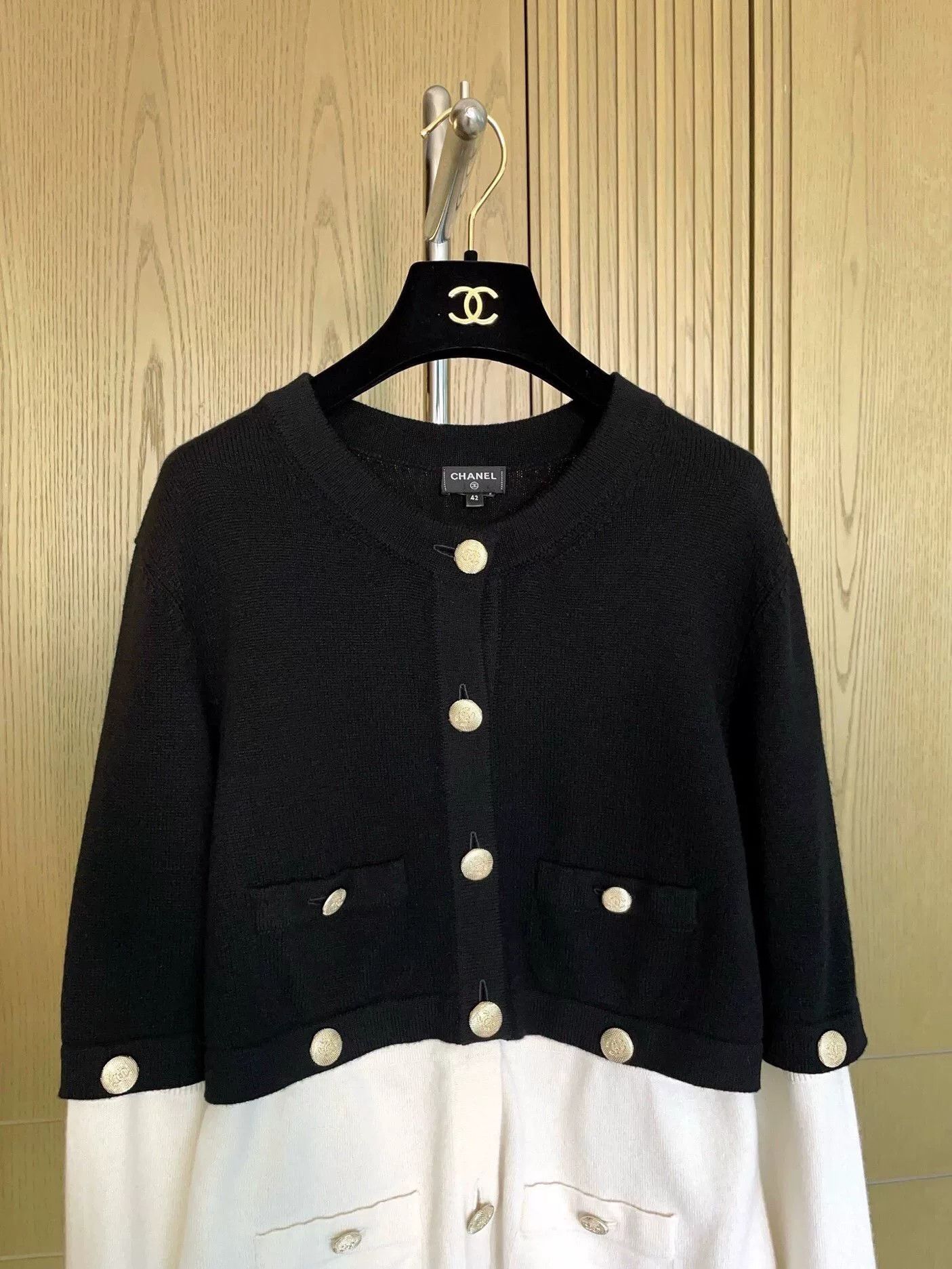 Chanel Chanel 22S Black White Cashmere Cardigan Size M / US 6-8 / IT 42-44 - 3 Thumbnail