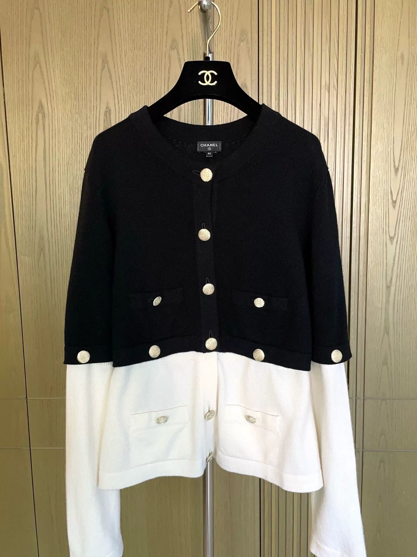 Chanel Chanel 22S Black White Cashmere Cardigan Size M / US 6-8 / IT 42-44 - 4 Thumbnail