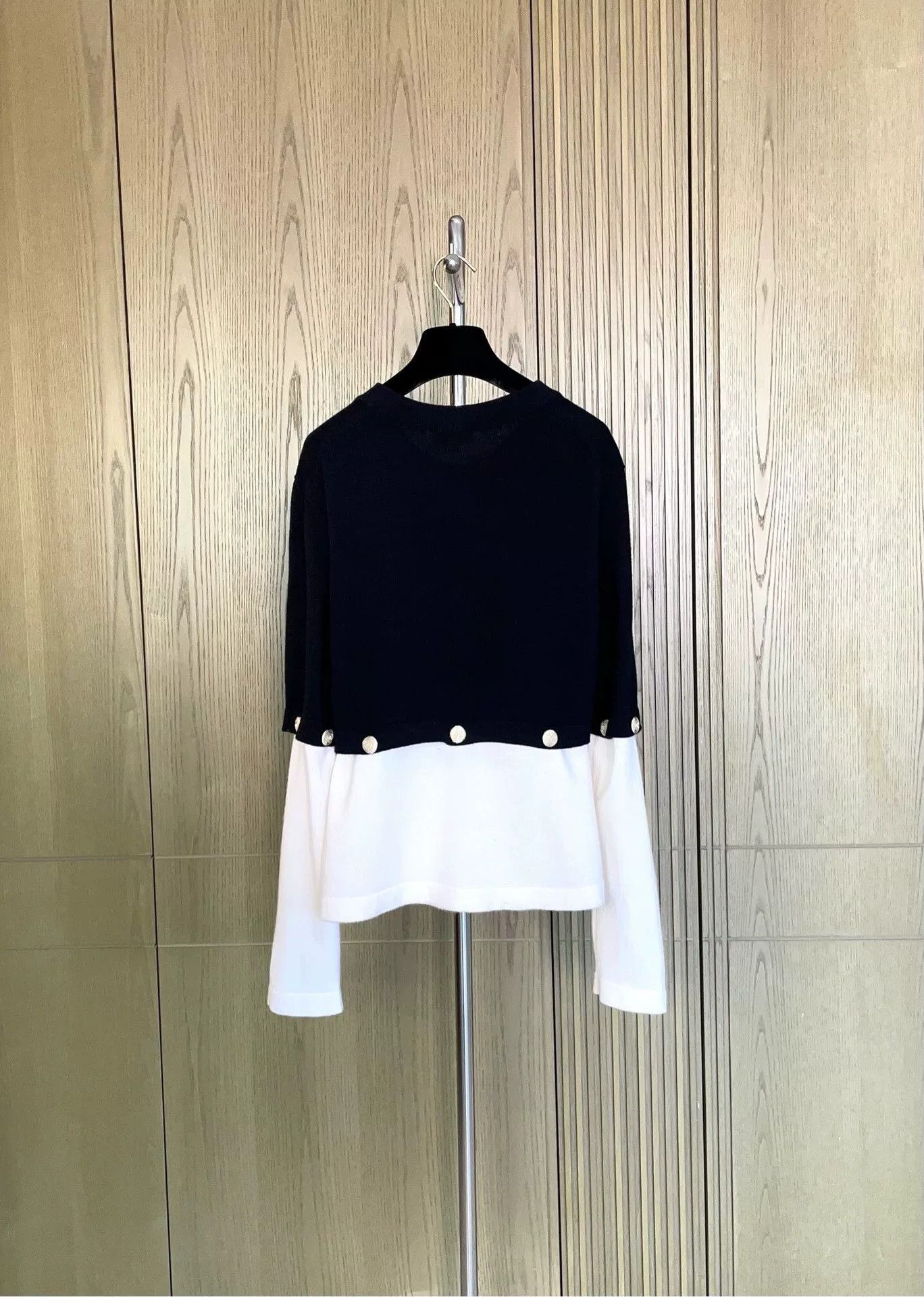 Chanel Chanel 22S Black White Cashmere Cardigan Size M / US 6-8 / IT 42-44 - 2 Thumbnail