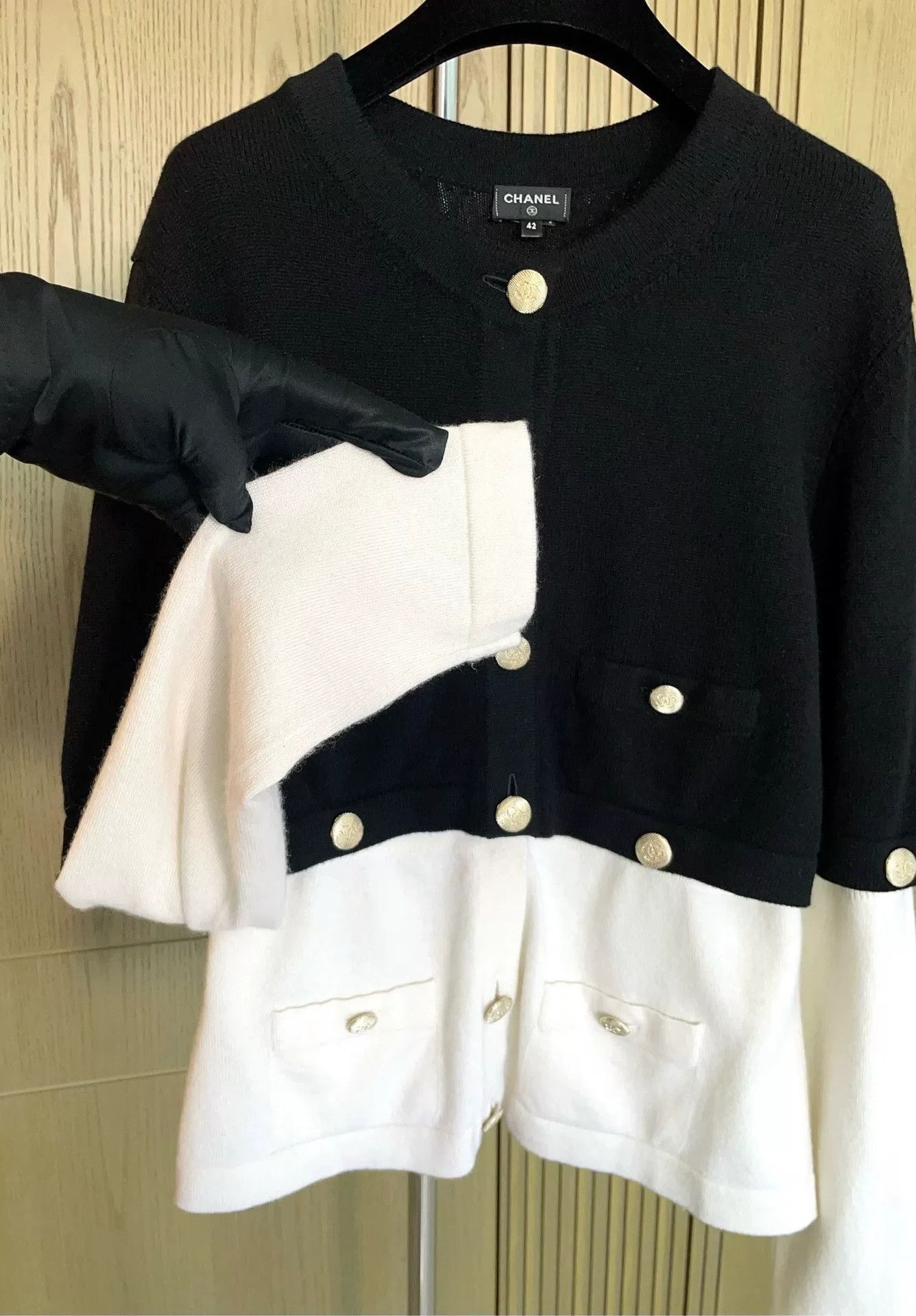 Chanel Chanel 22S Black White Cashmere Cardigan Size M / US 6-8 / IT 42-44 - 5 Thumbnail