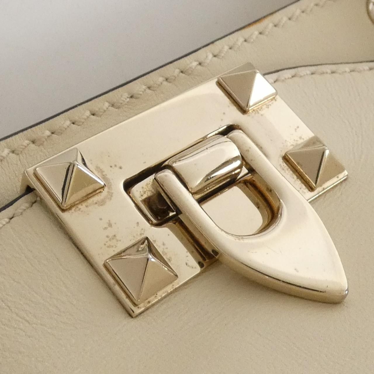 Valentino Valentino Valentino Garavani Leather Handbag Leather Shoulder Bag DUTY FREE for USA Size ONE SIZE - 4 Thumbnail